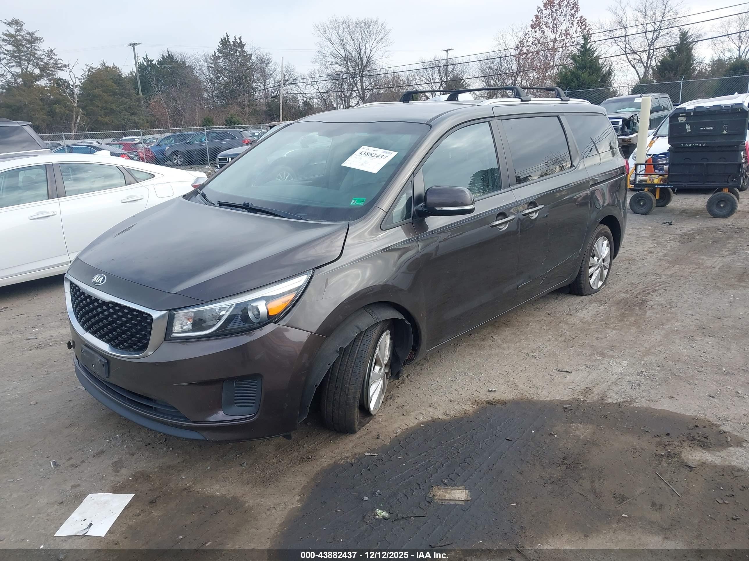 KIA SEDONA image 2