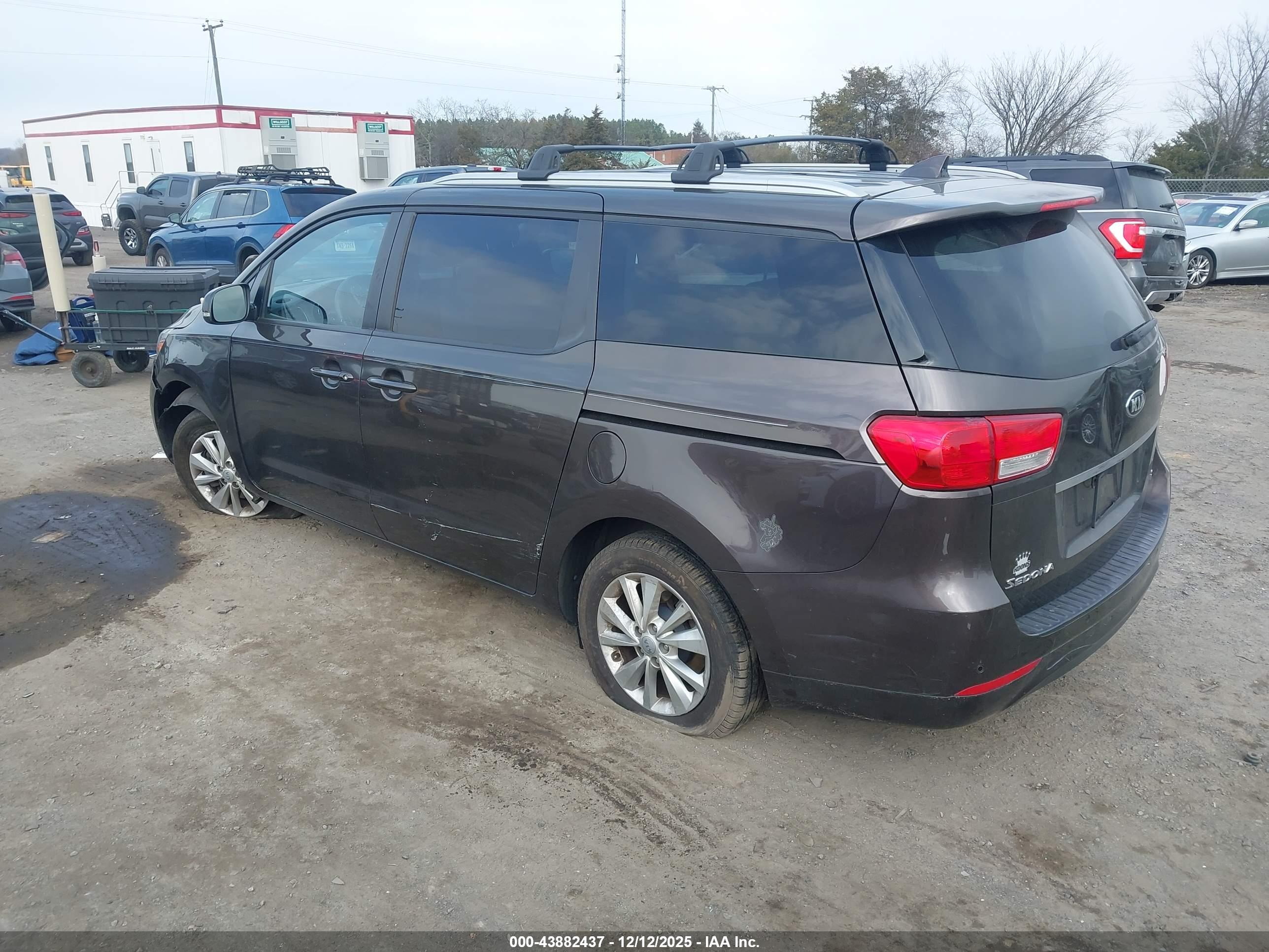 KIA SEDONA image 3