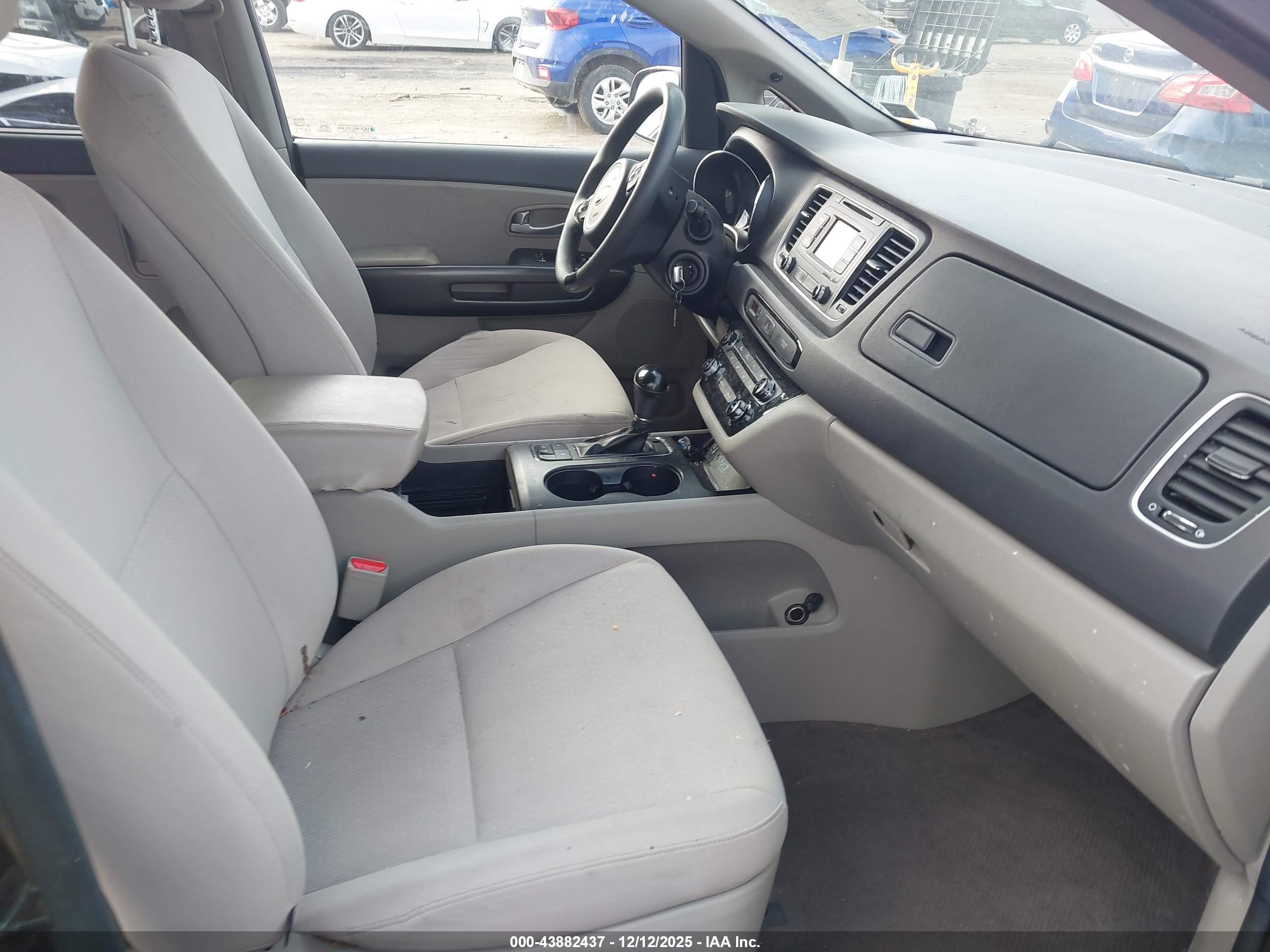 KIA SEDONA image 5