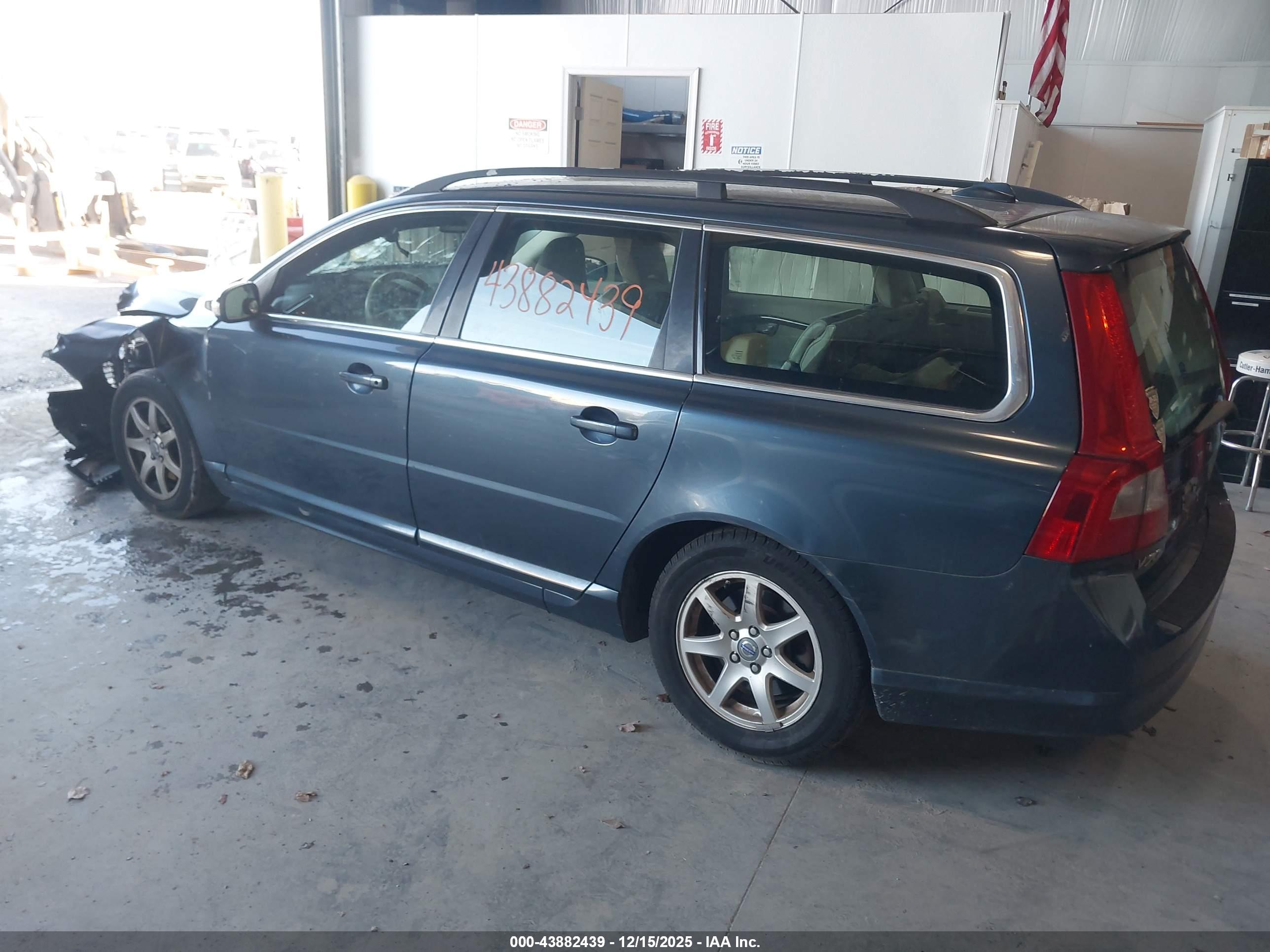 VOLVO V70 image 3