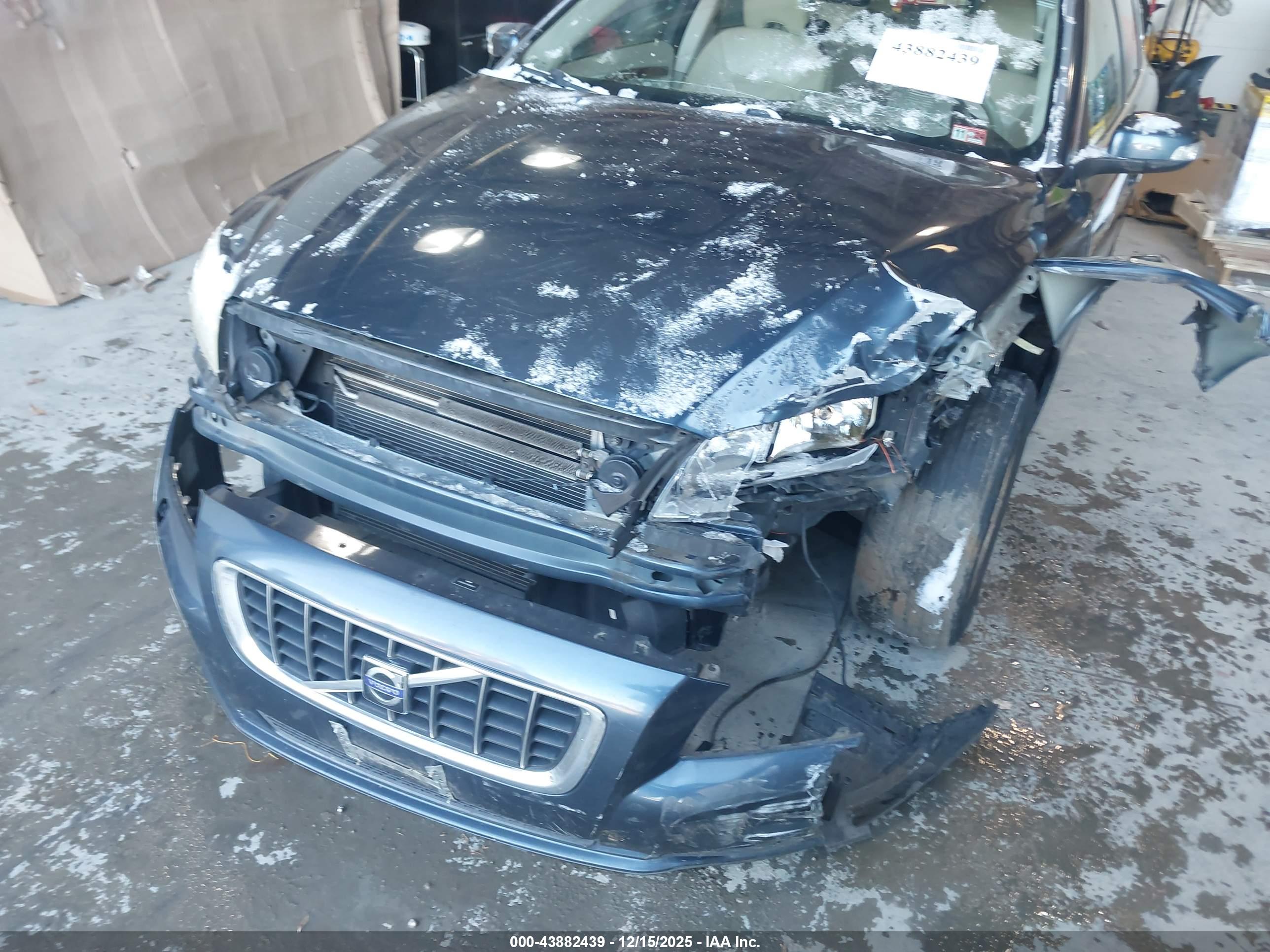 VOLVO V70 image 6