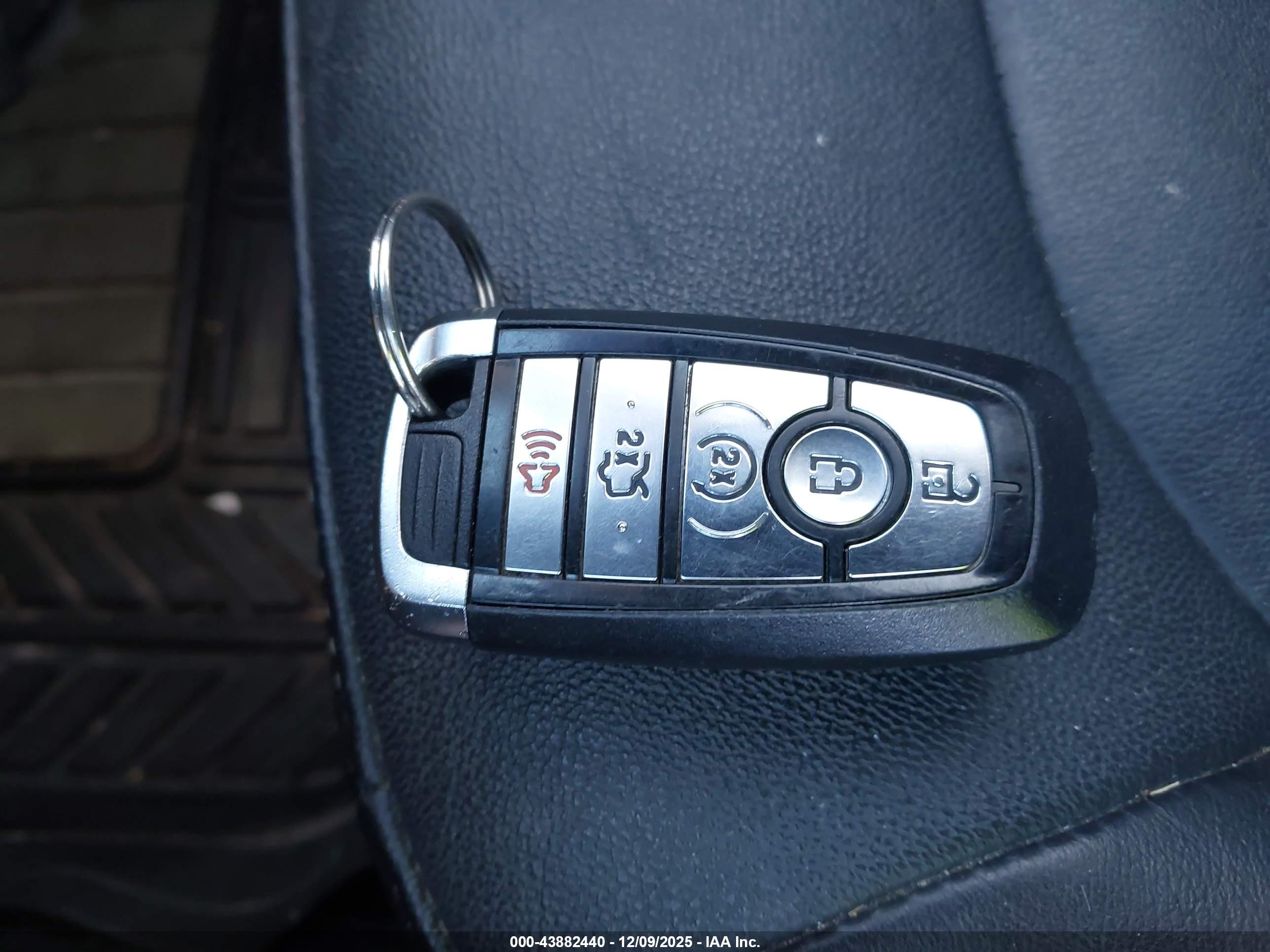 FORD FUSION image 11