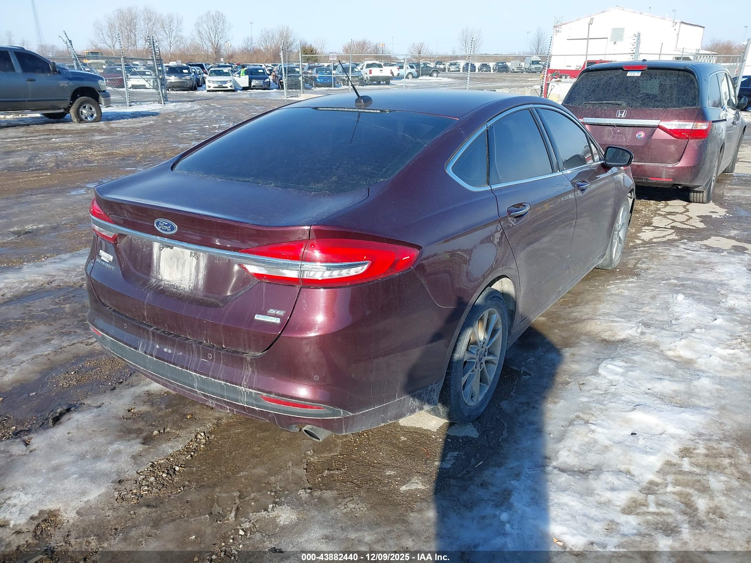 FORD FUSION image 4