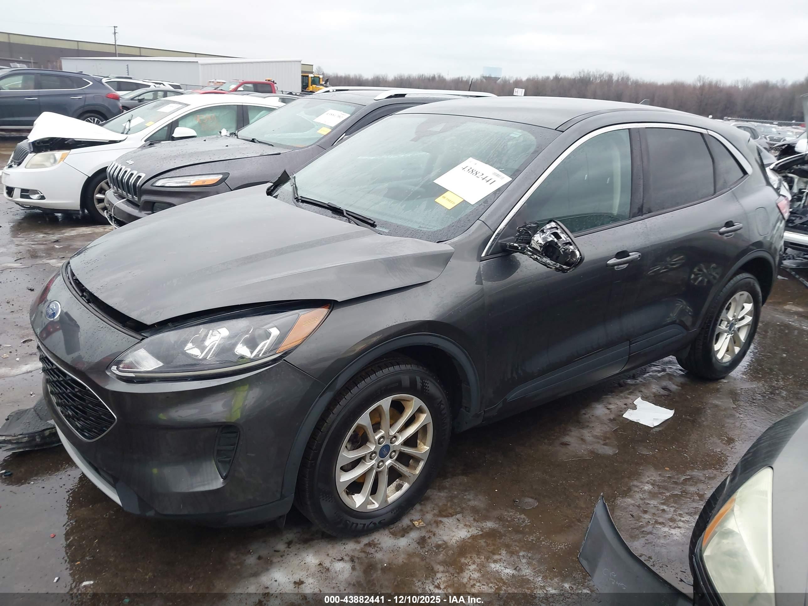 FORD ESCAPE image 2