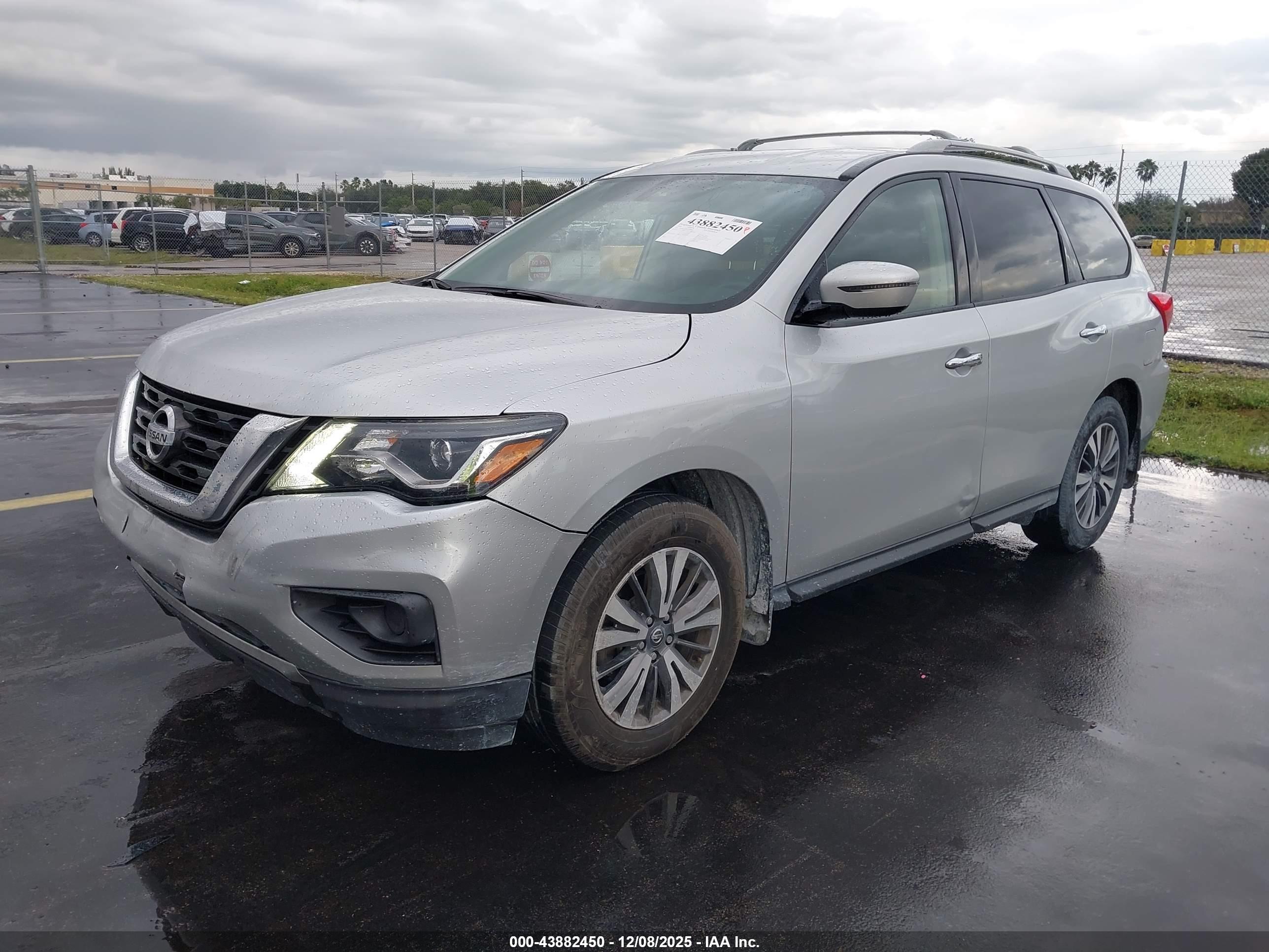 NISSAN PATHFINDER image 2