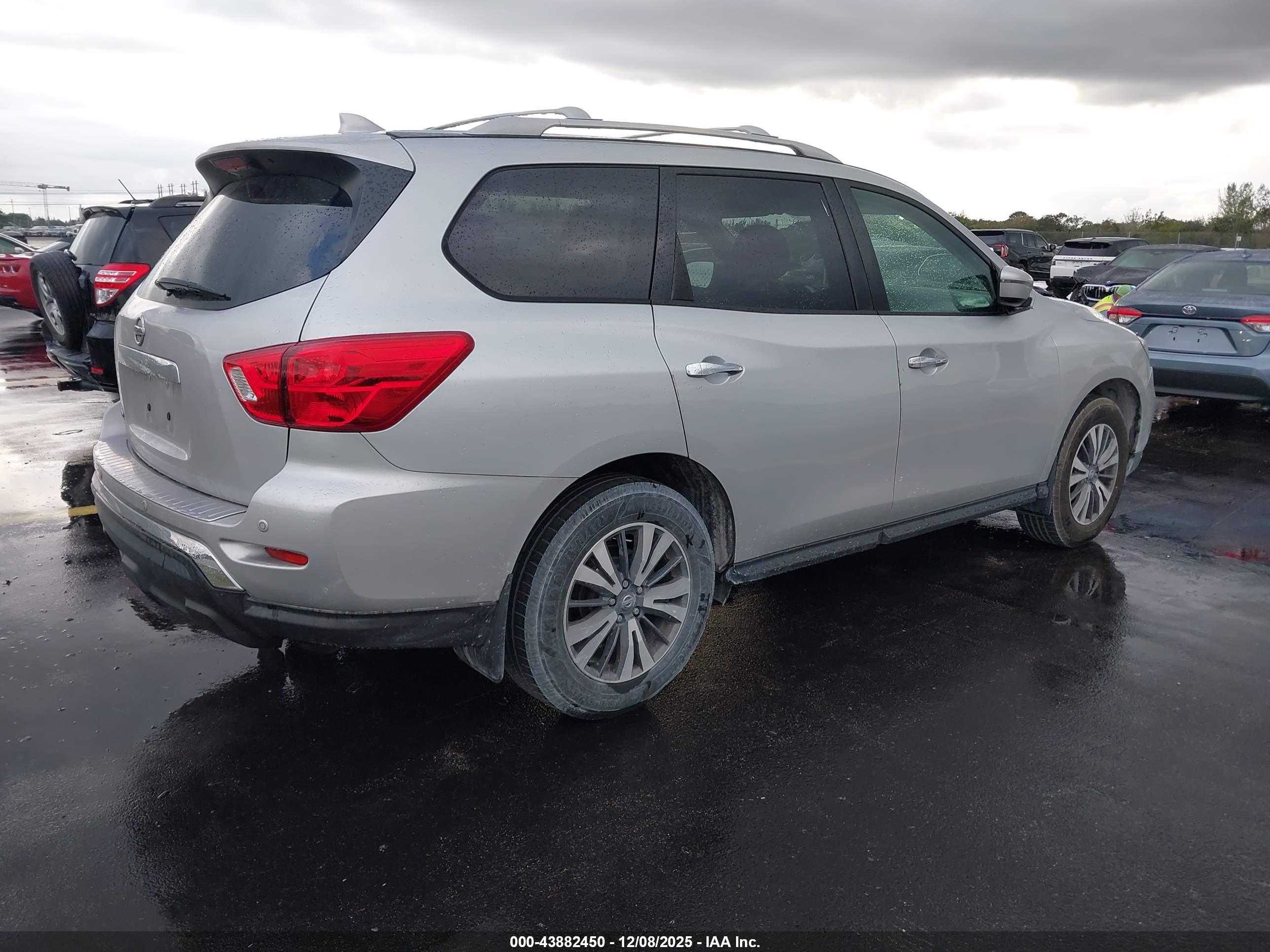 NISSAN PATHFINDER image 4