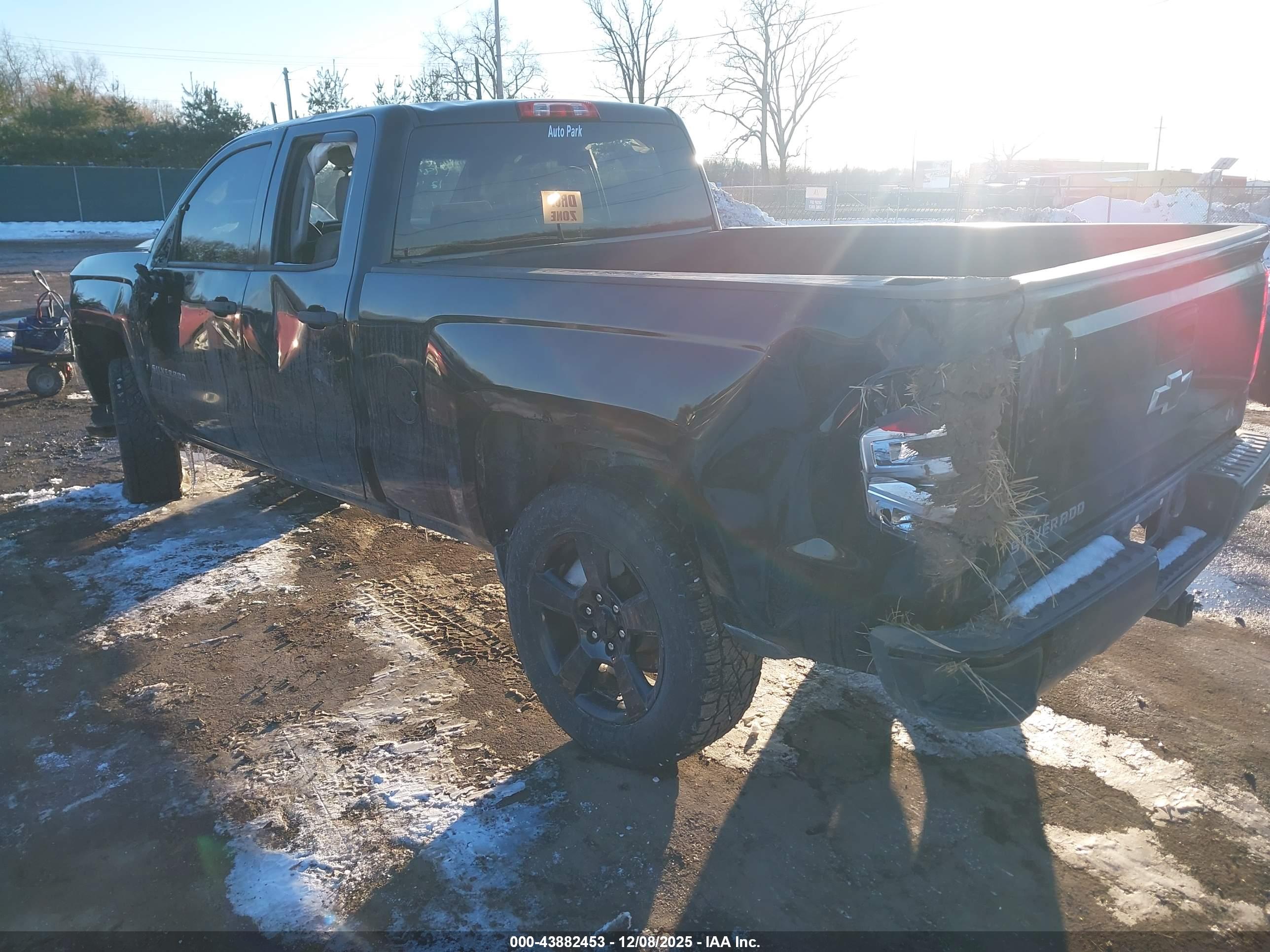 CHEVROLET SILVERADO image 3