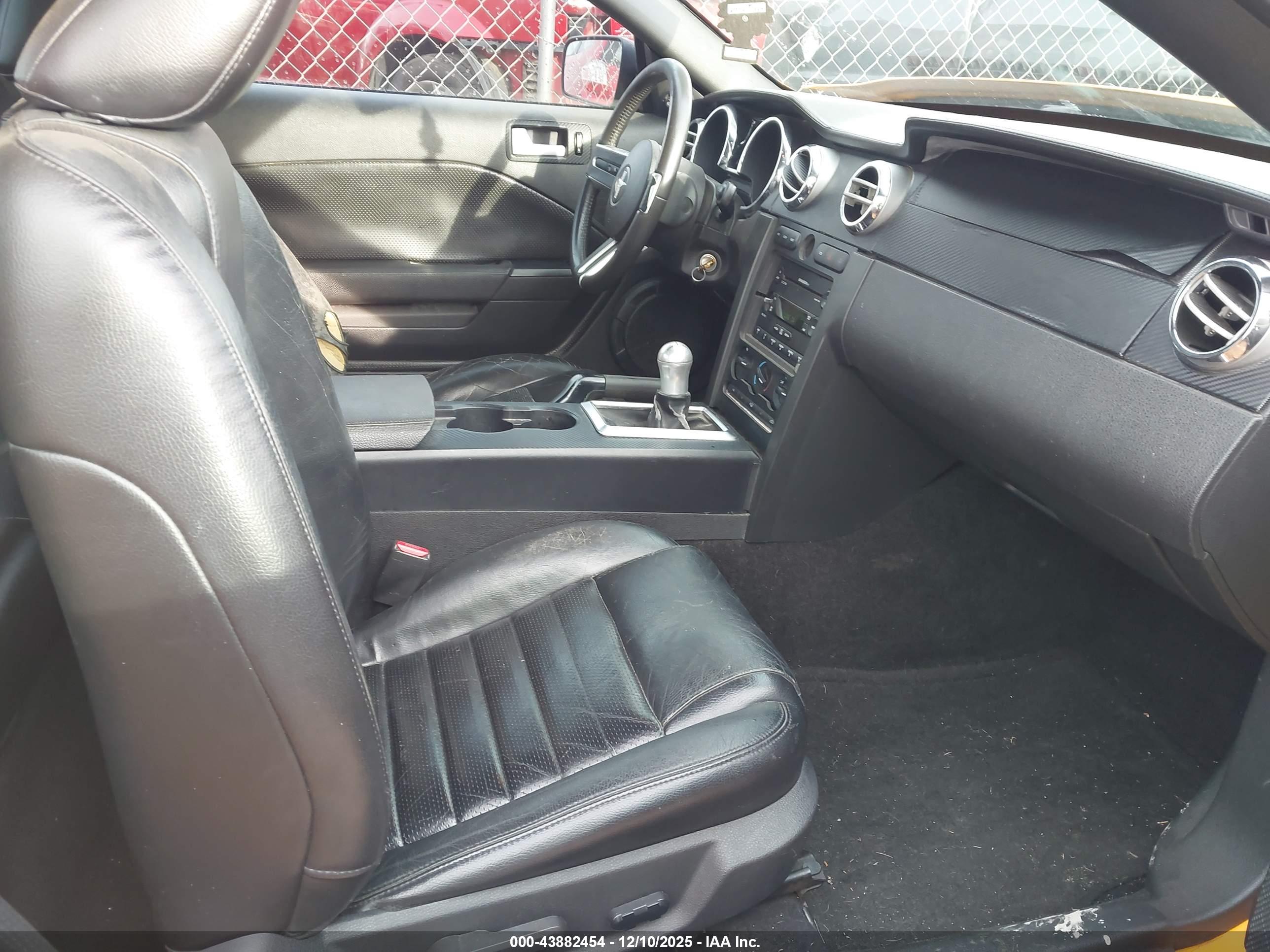 FORD MUSTANG image 5