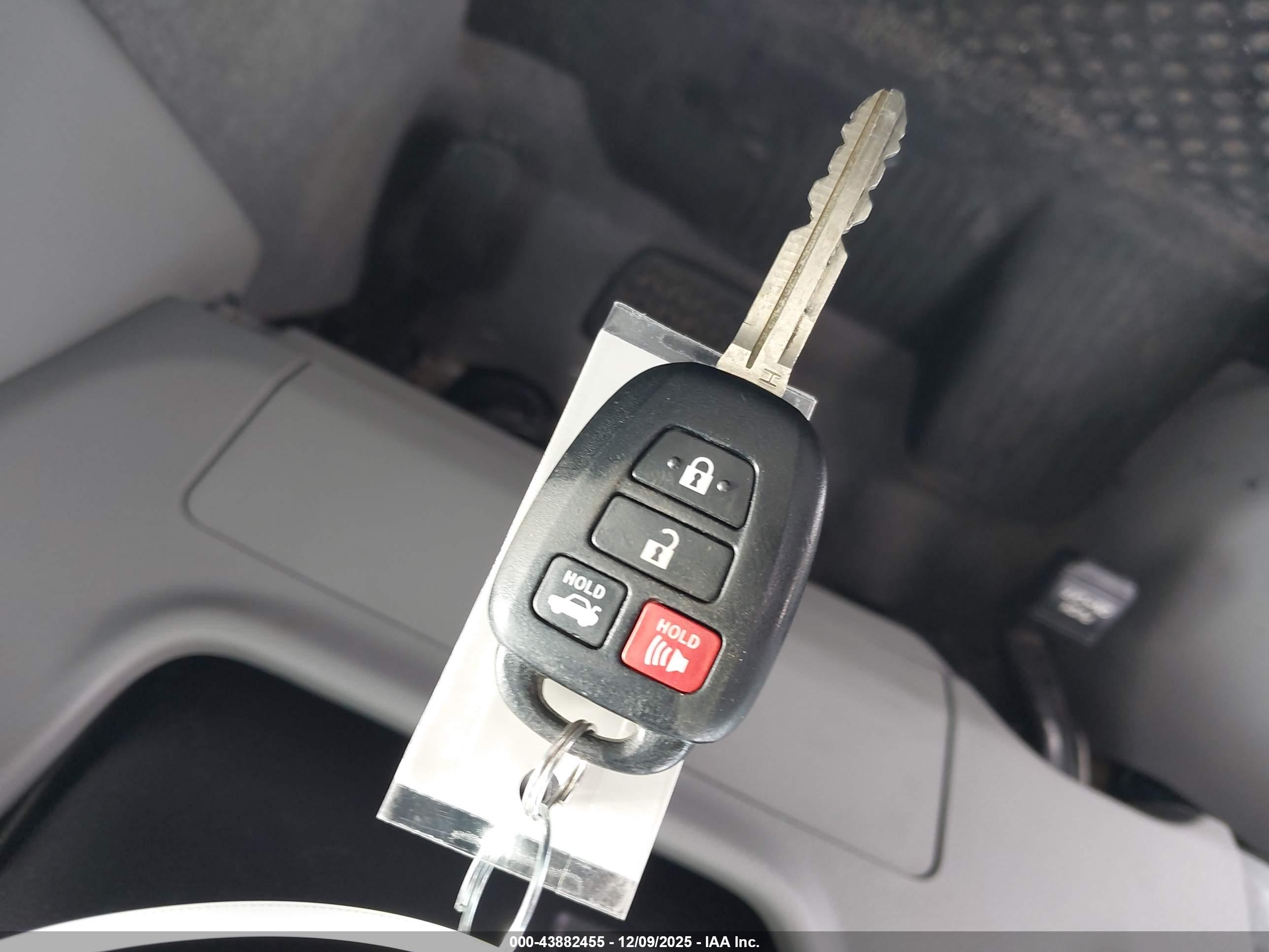 TOYOTA CAMRY image 11