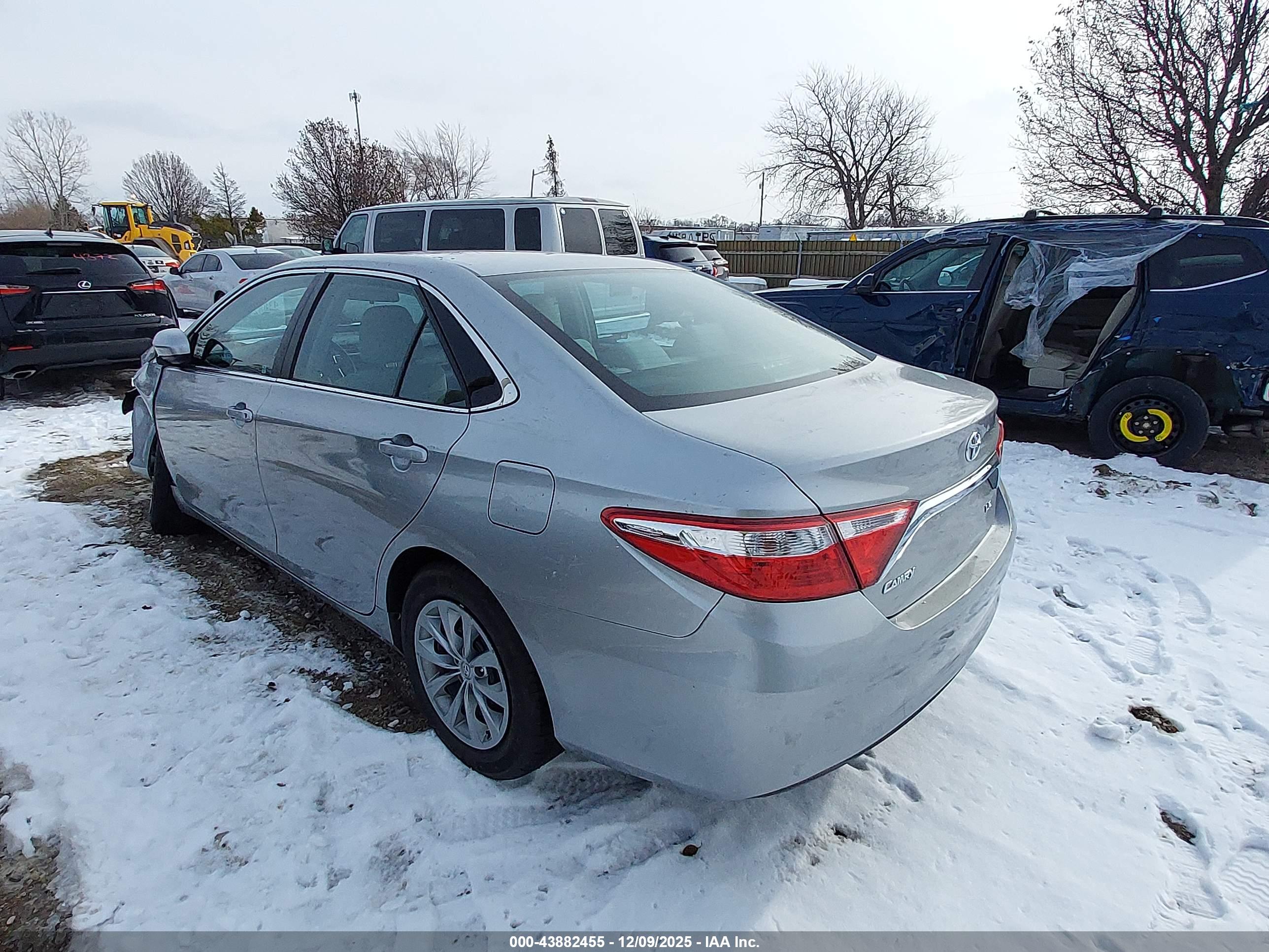 TOYOTA CAMRY image 3