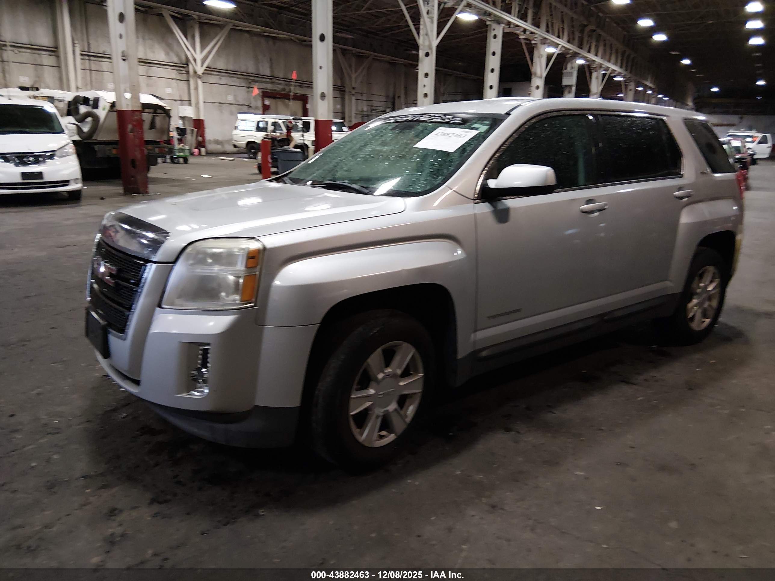 GMC TERRAIN image 2