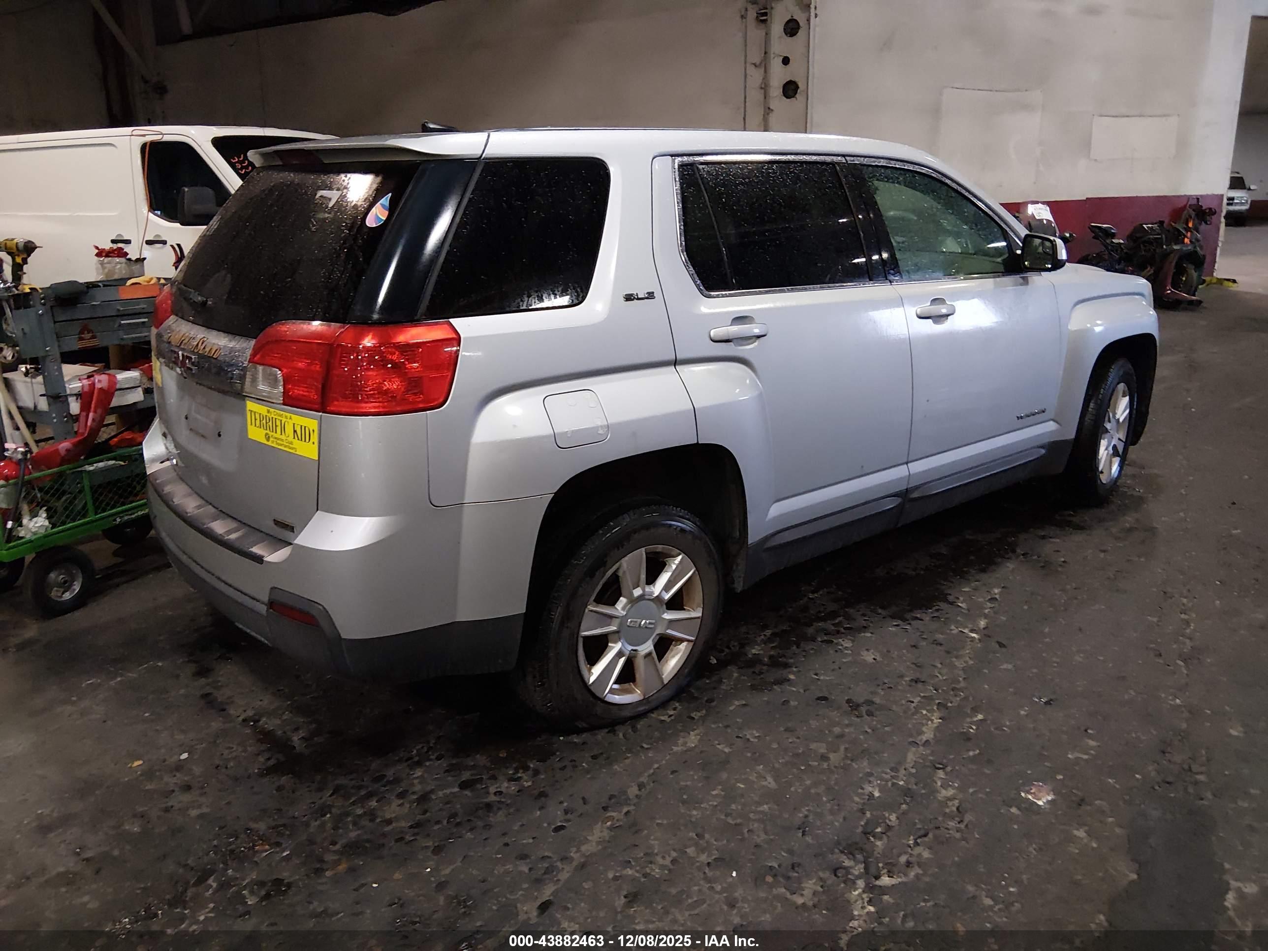 GMC TERRAIN image 4