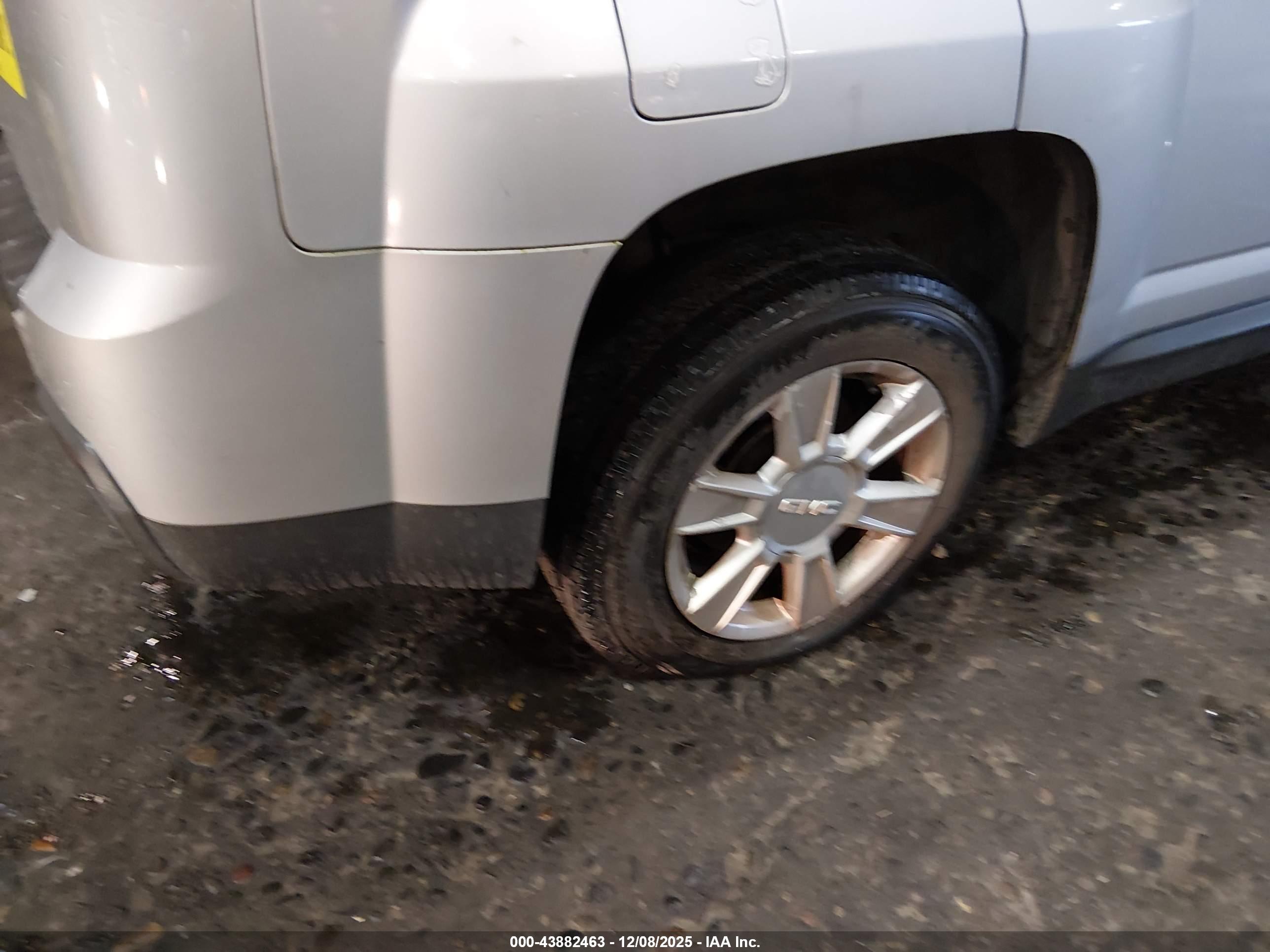 GMC TERRAIN image 6