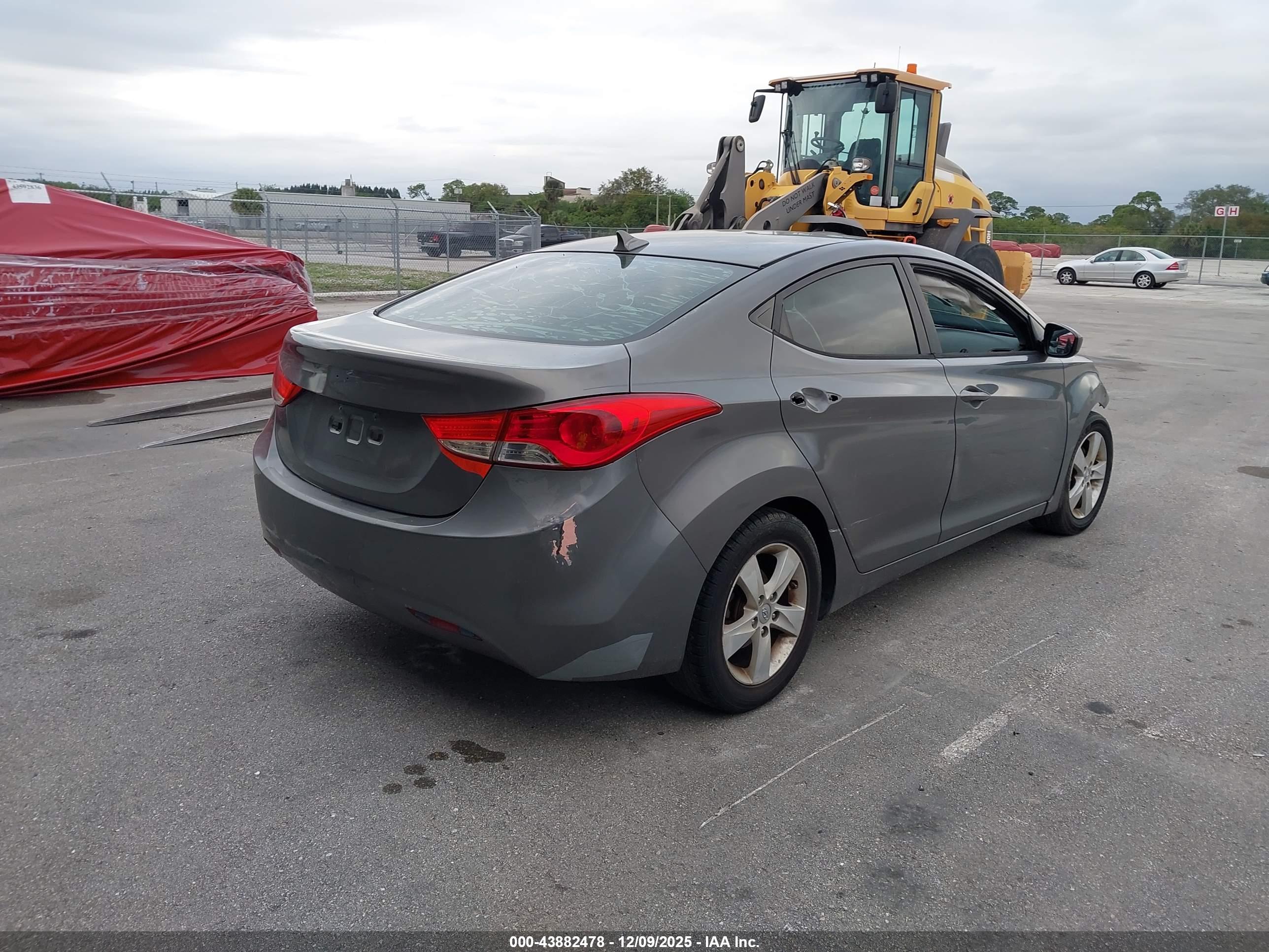 HYUNDAI ELANTRA image 4
