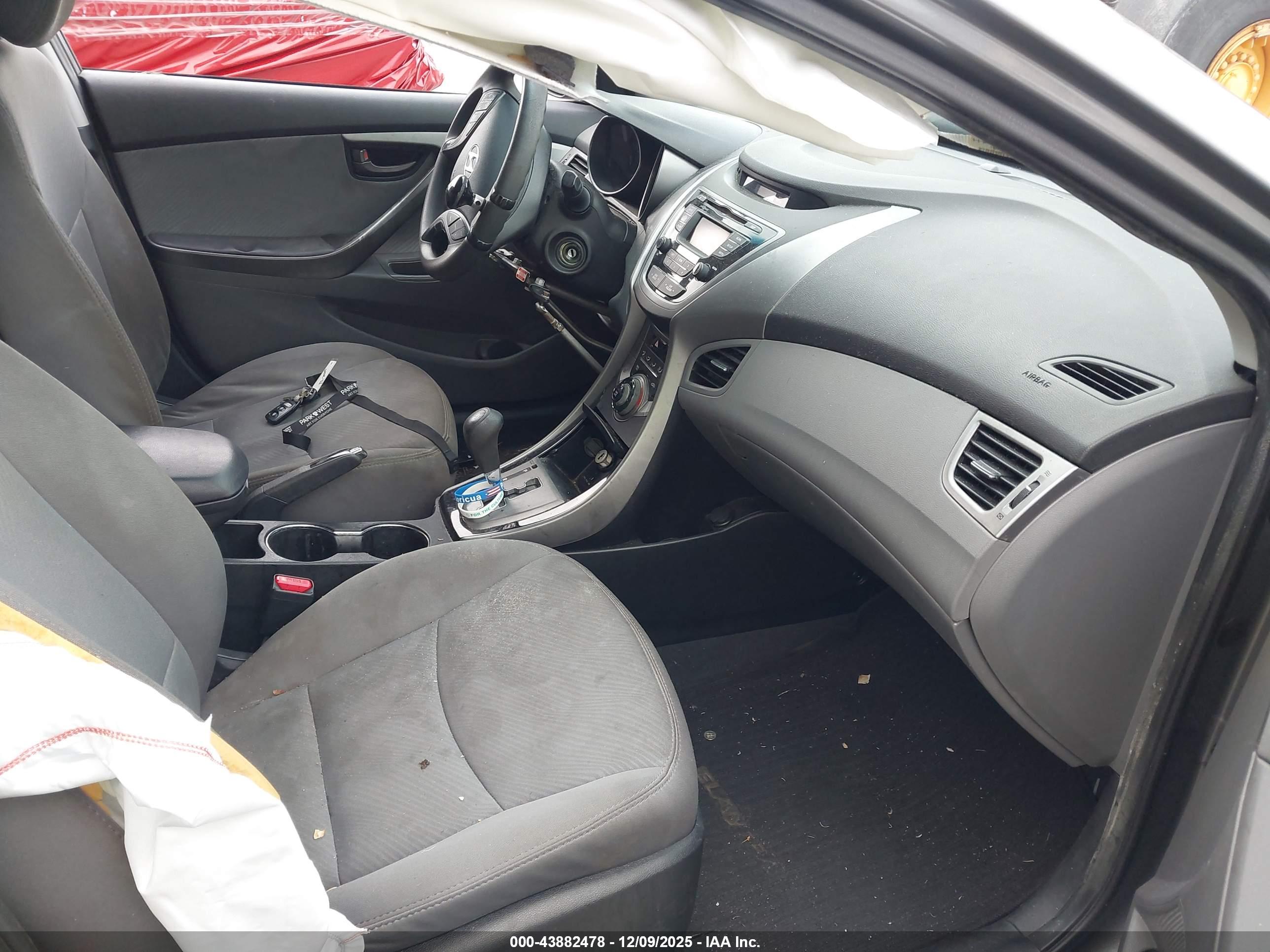 HYUNDAI ELANTRA image 5