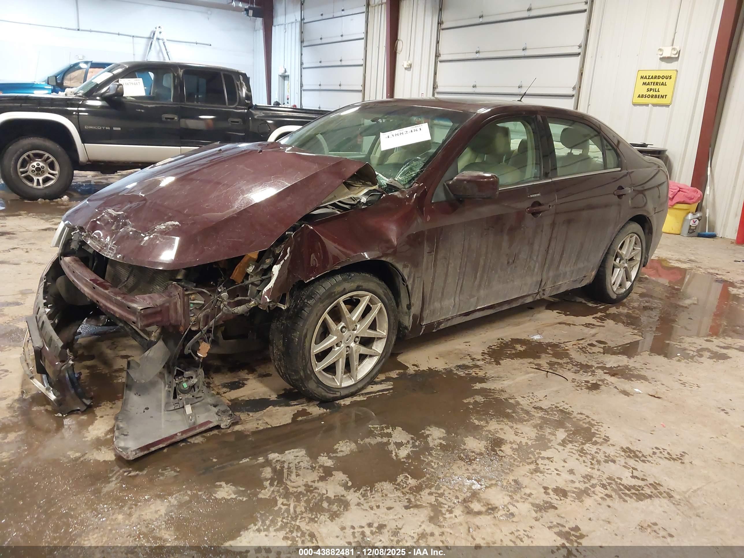 FORD FUSION image 2