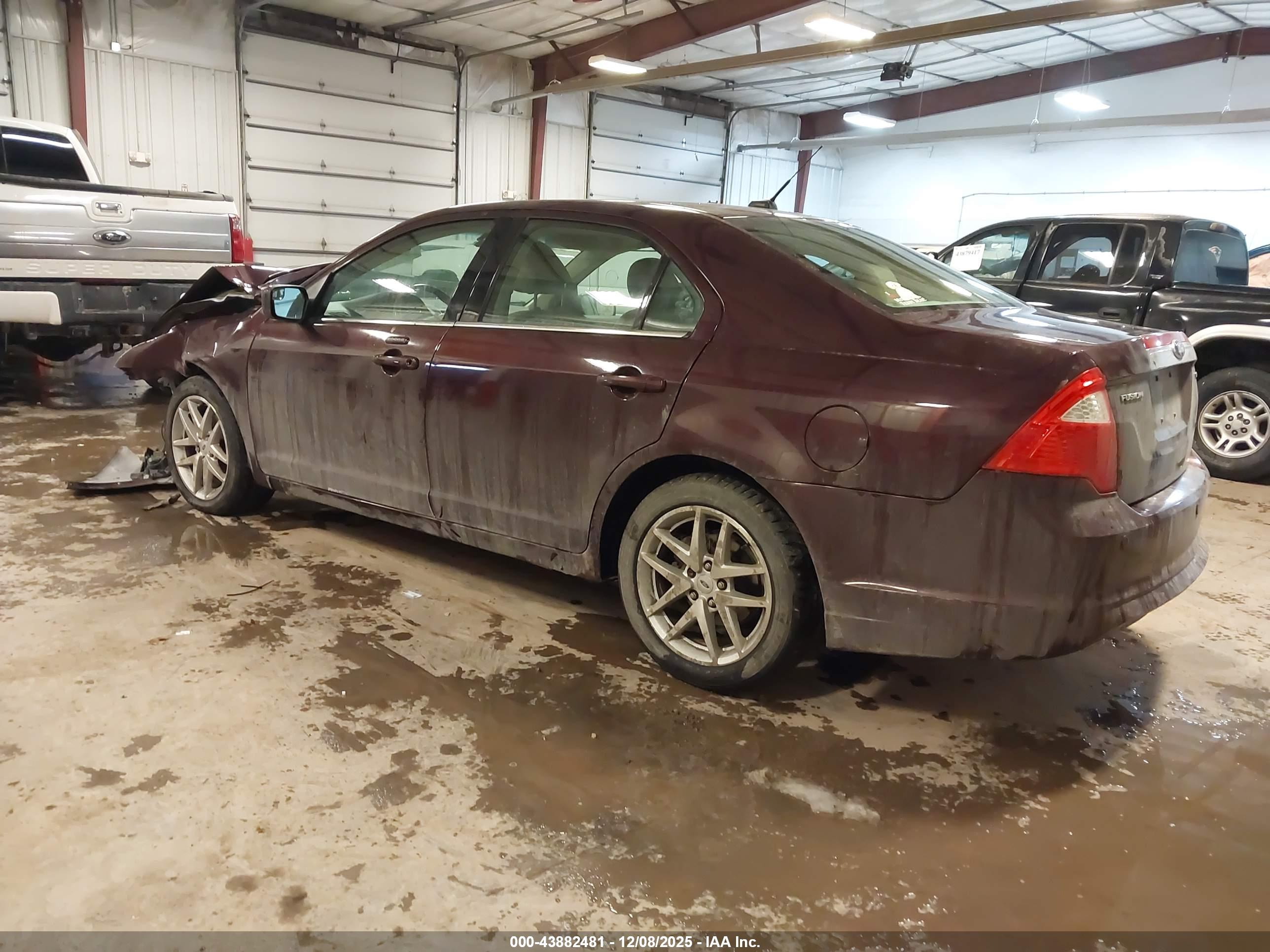 FORD FUSION image 3