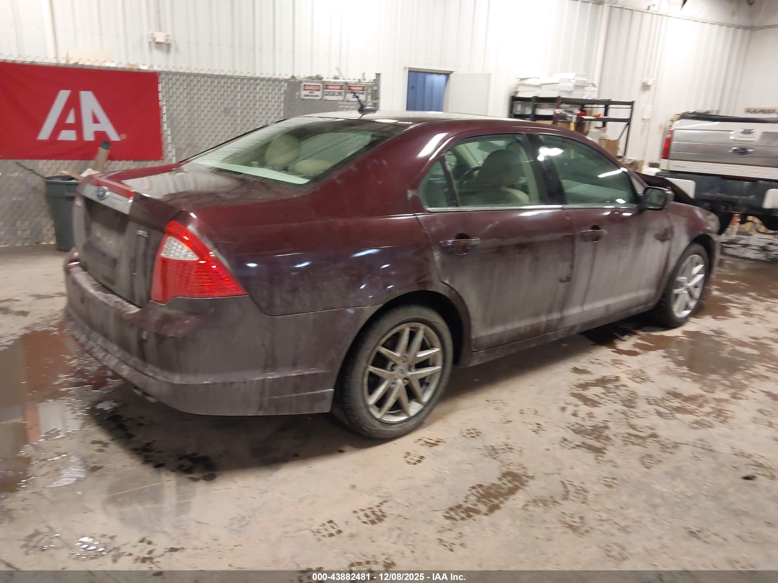 FORD FUSION image 4
