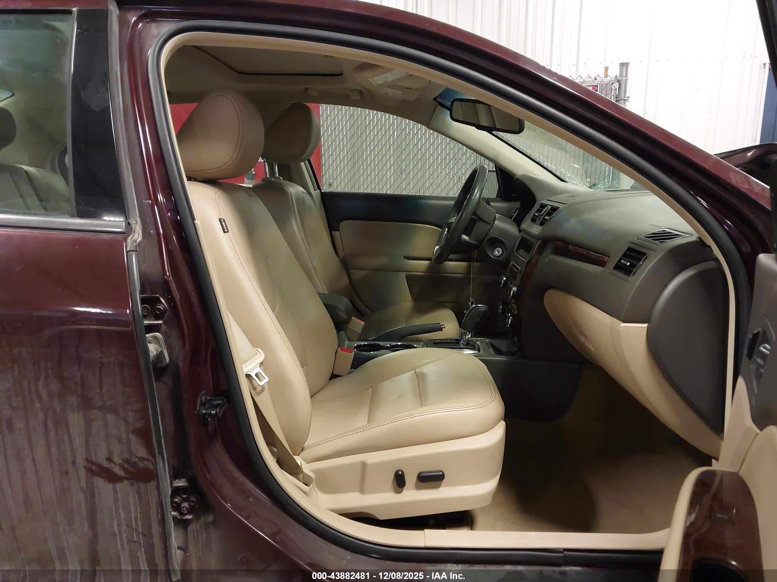 FORD FUSION image 5