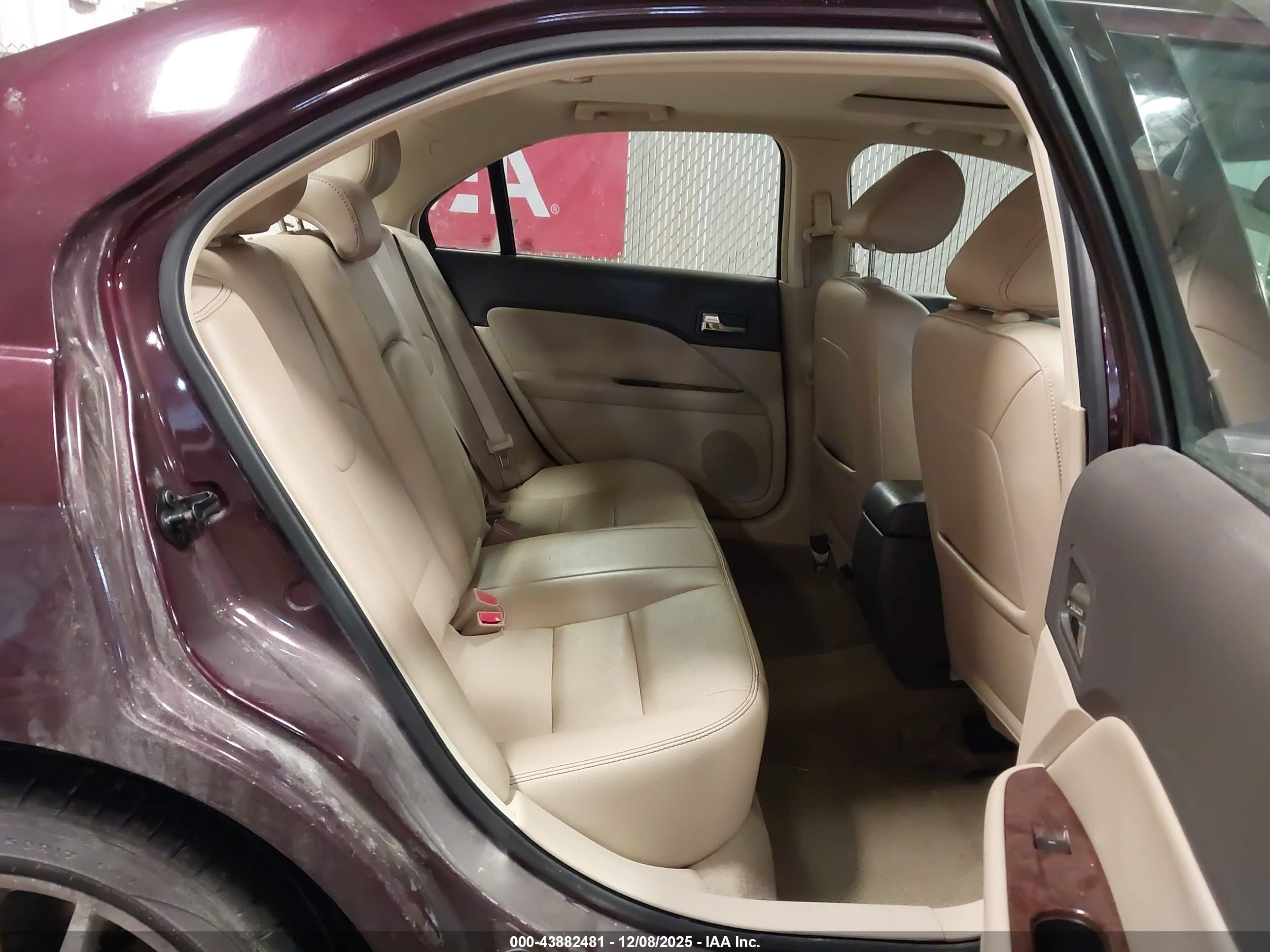 FORD FUSION image 8