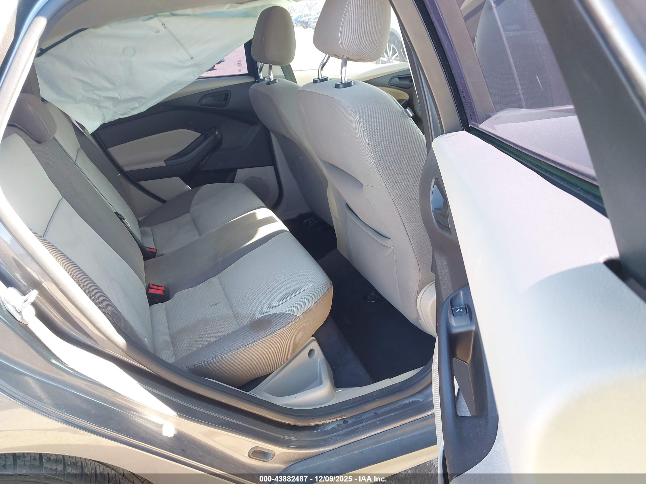 FORD FOCUS image 8