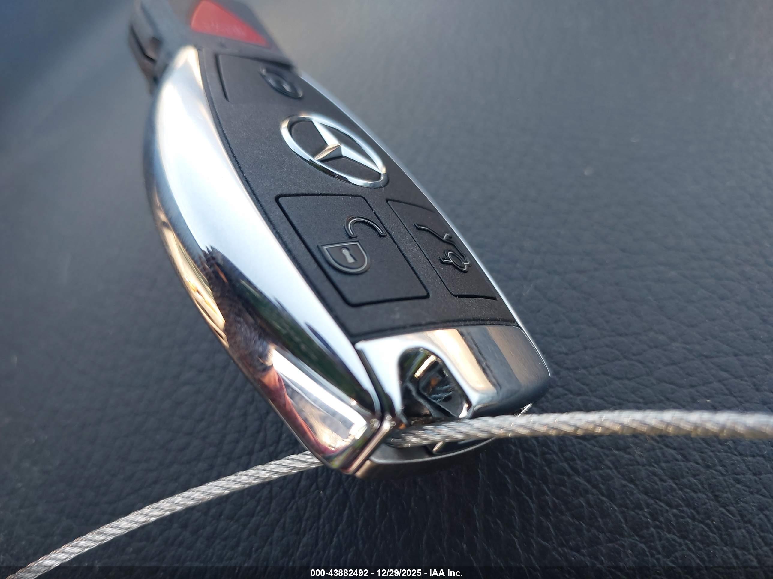 MERCEDES-BENZ E image 11