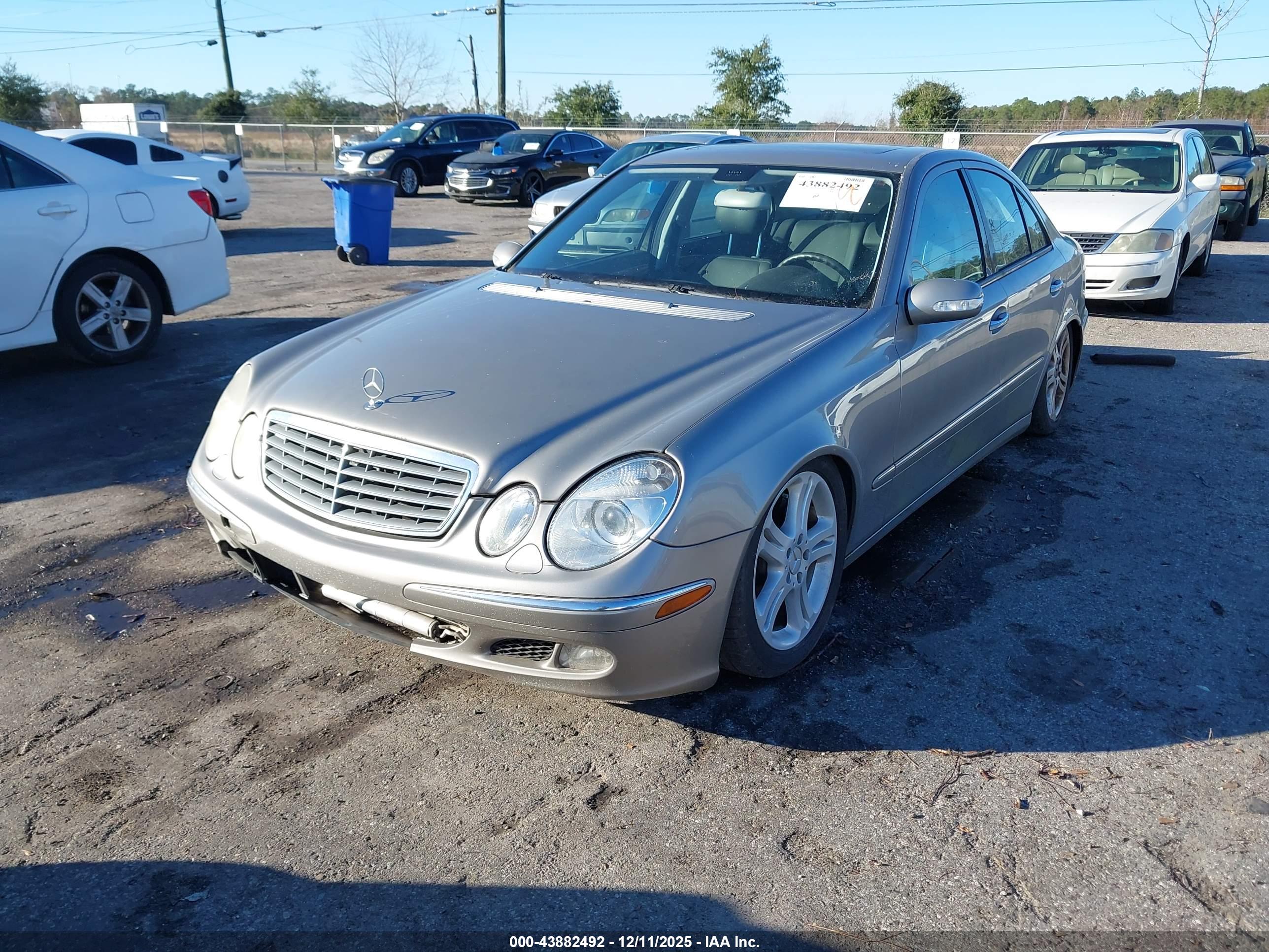MERCEDES-BENZ E image 2