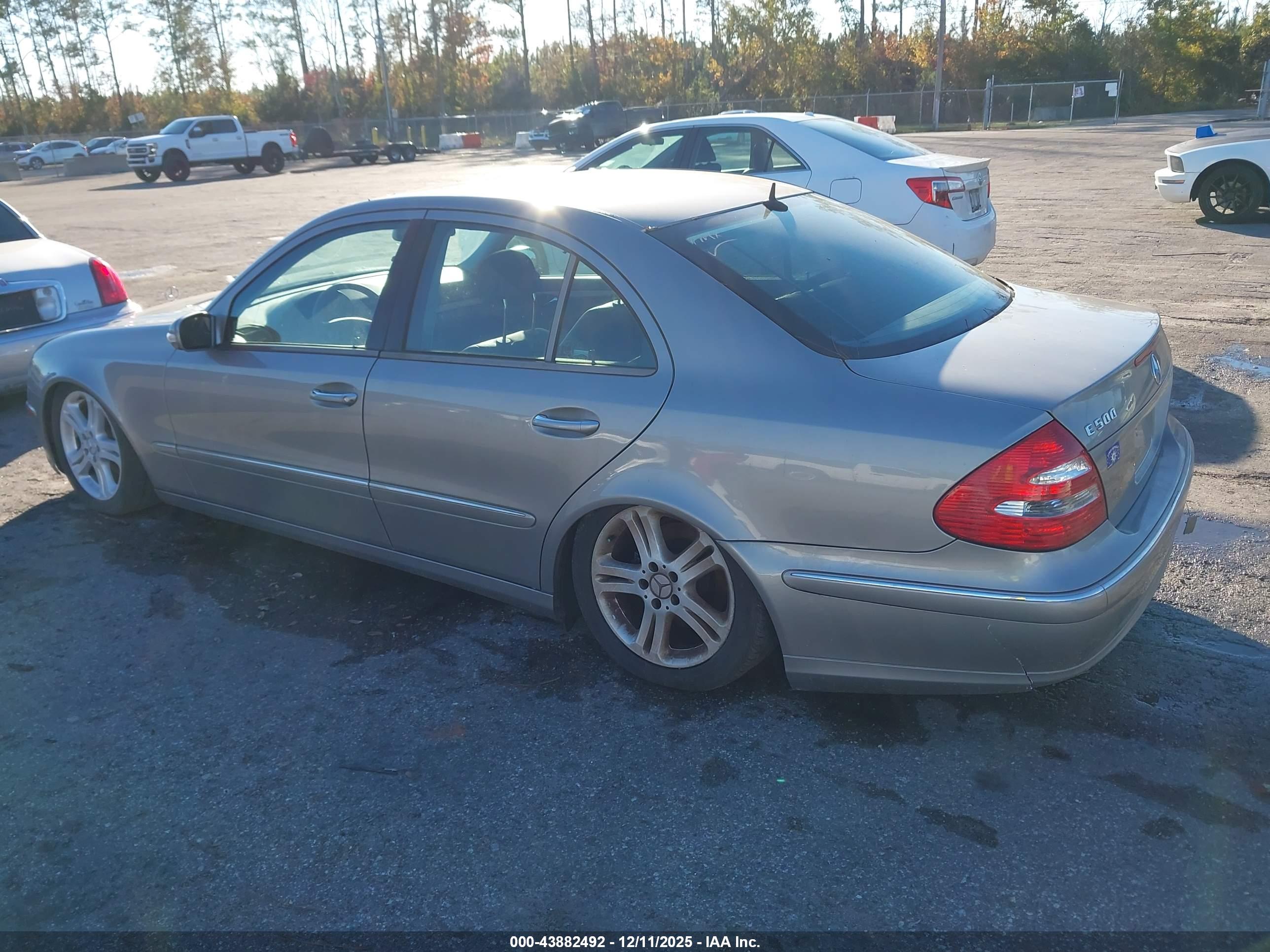 MERCEDES-BENZ E image 3