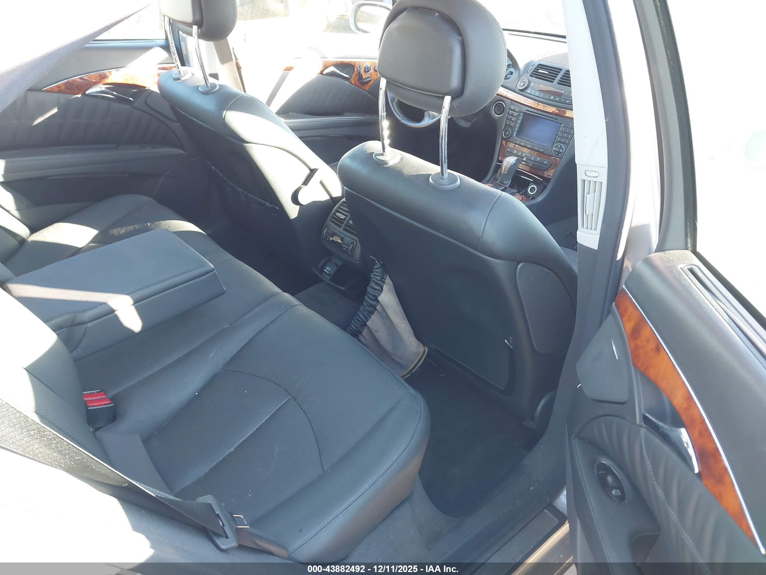 MERCEDES-BENZ E image 8