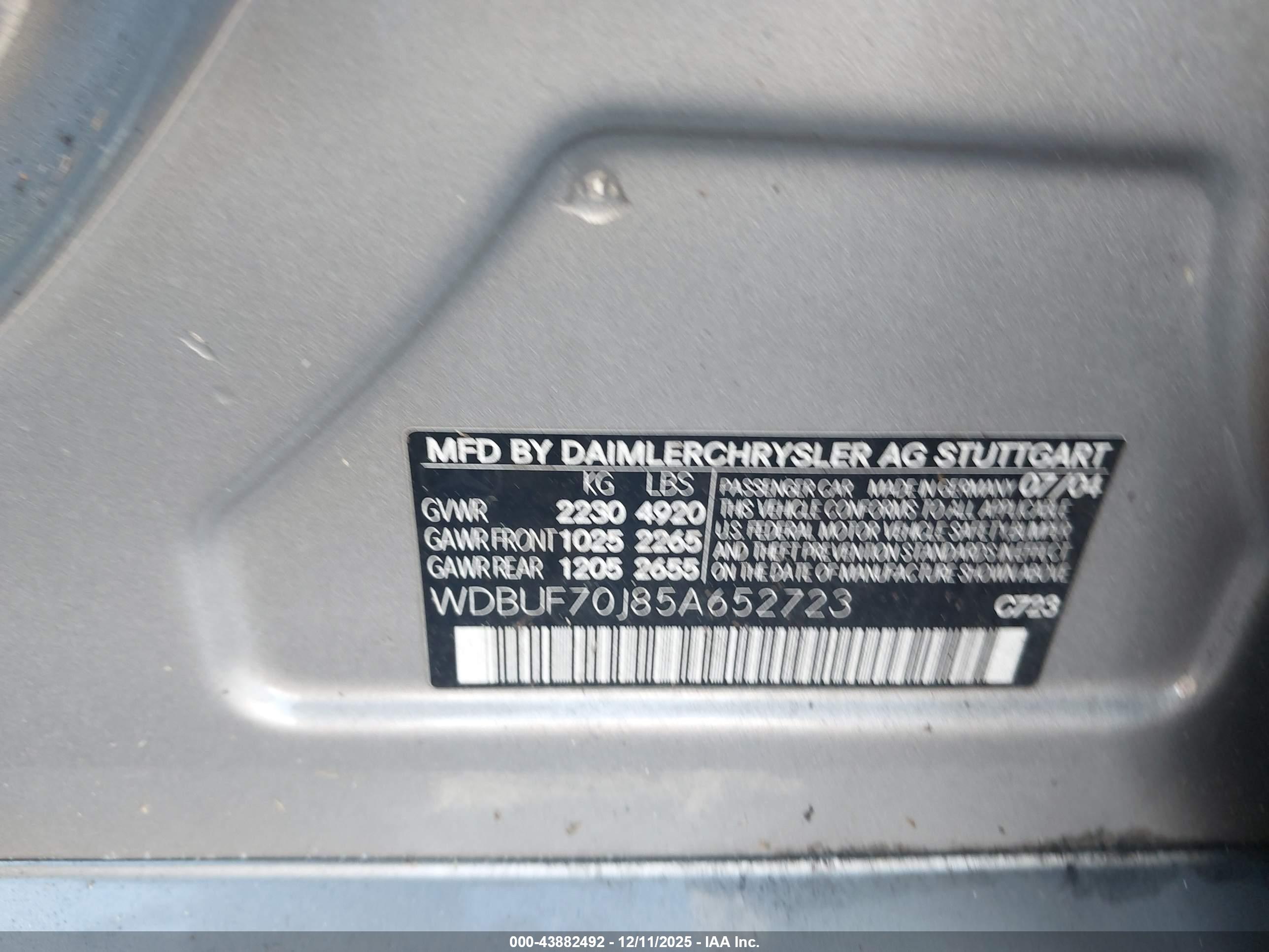 MERCEDES-BENZ E image 9