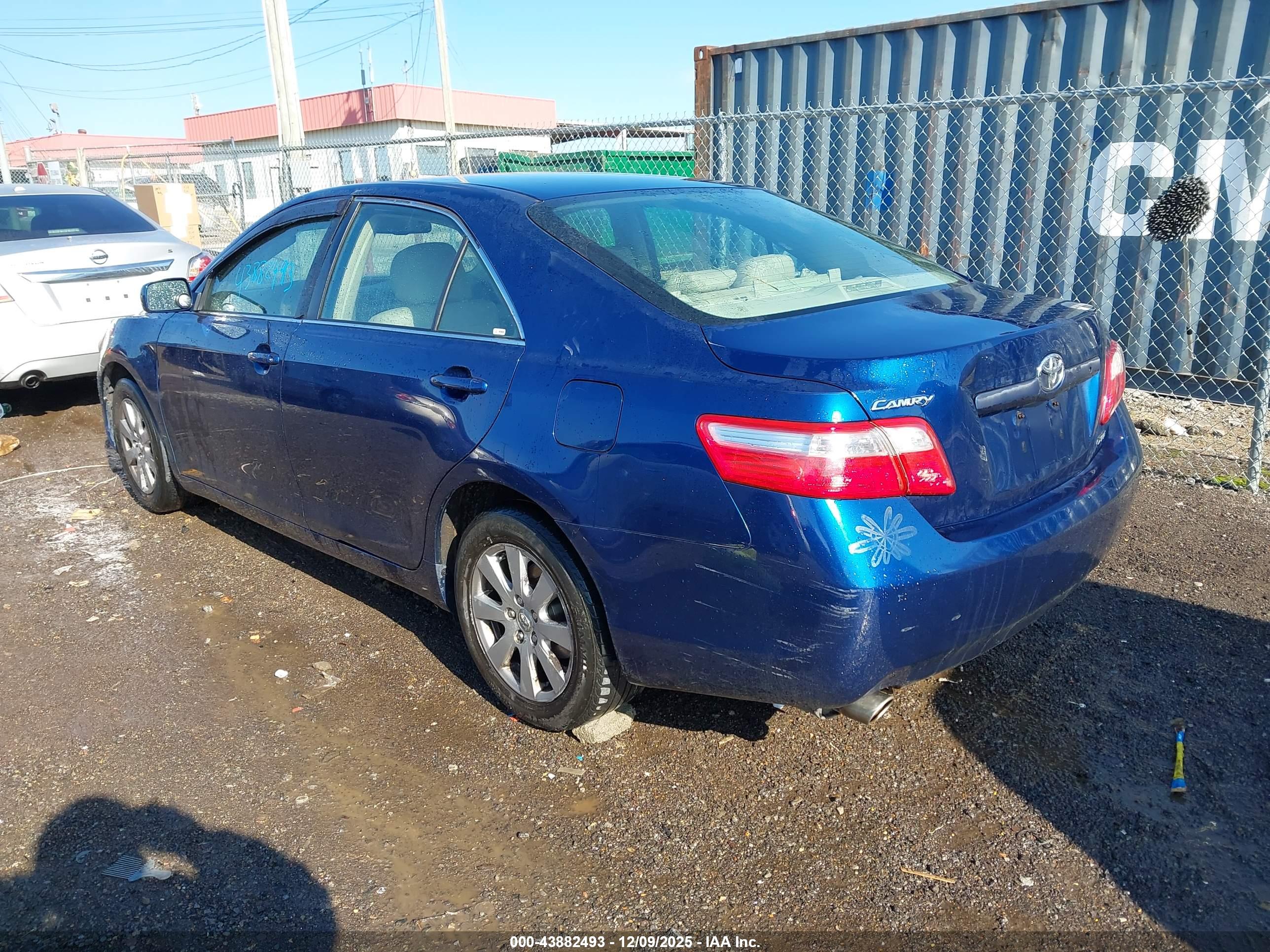 TOYOTA CAMRY image 3