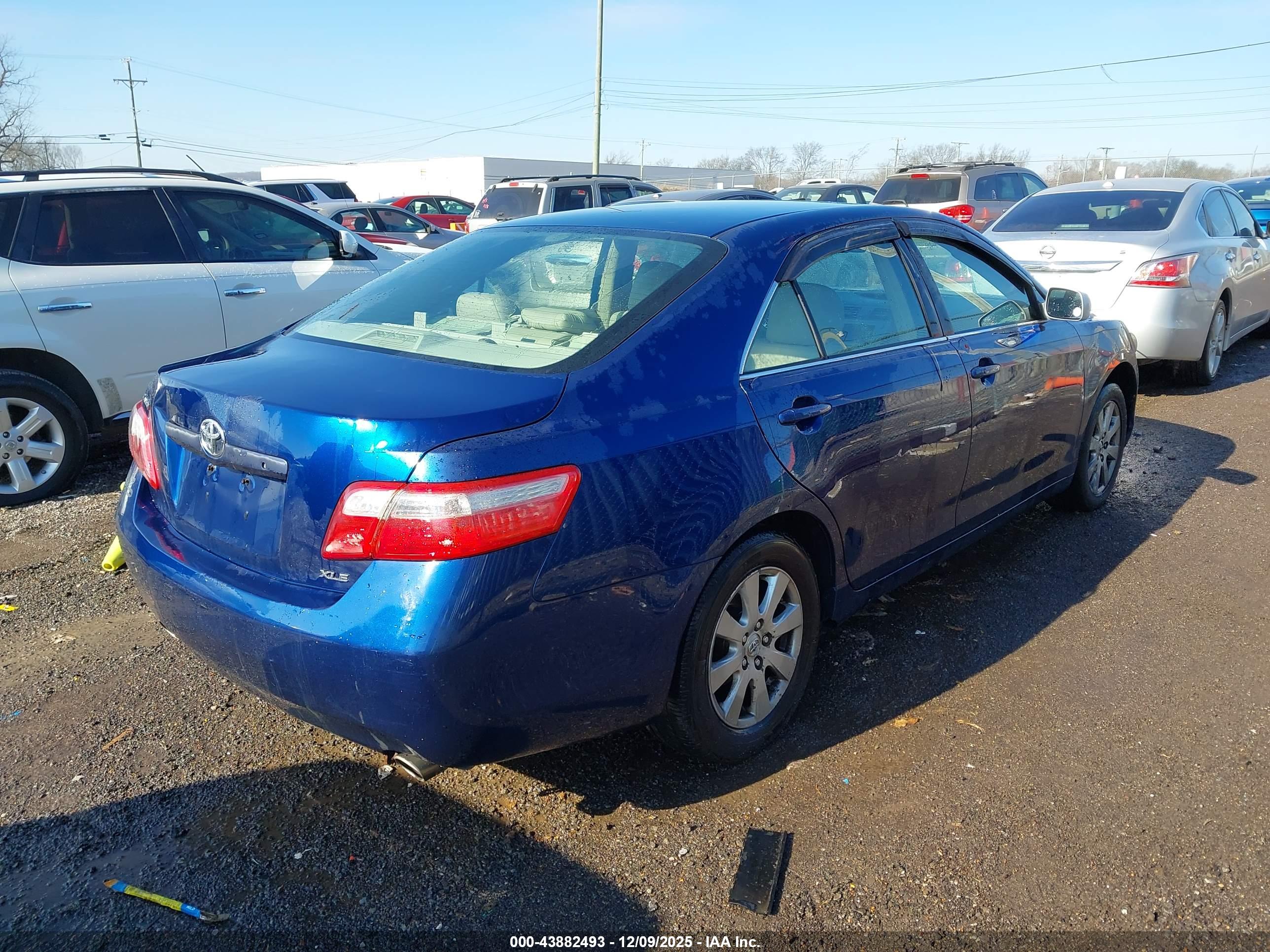 TOYOTA CAMRY image 4