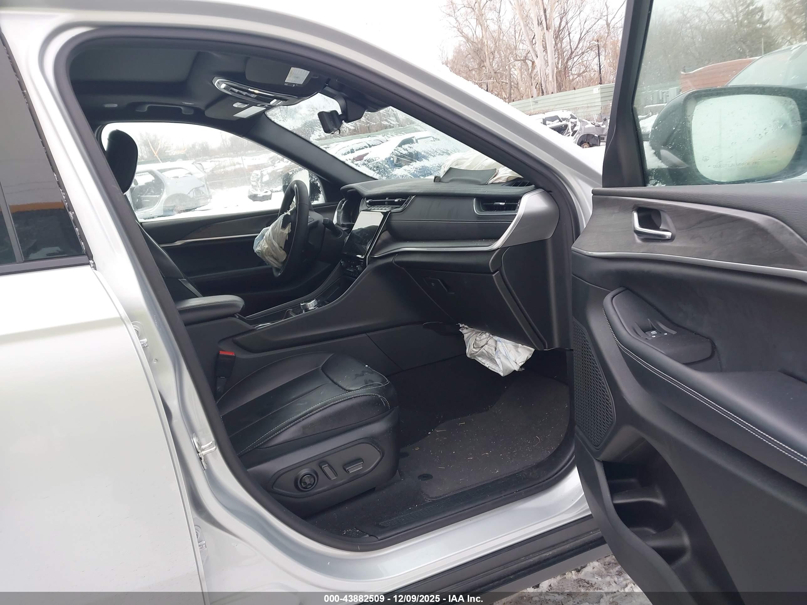 JEEP GRAND image 5