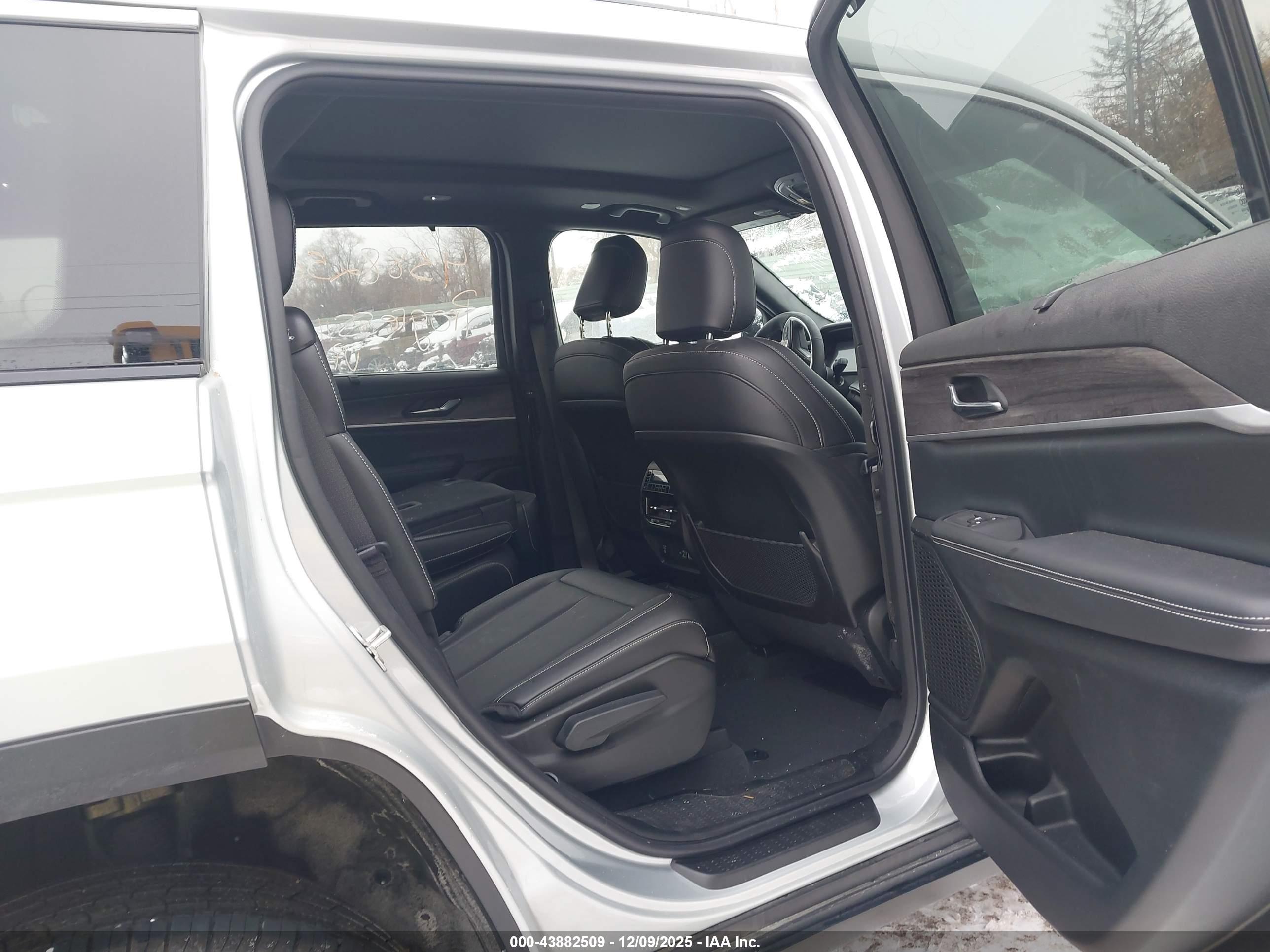 JEEP GRAND image 8