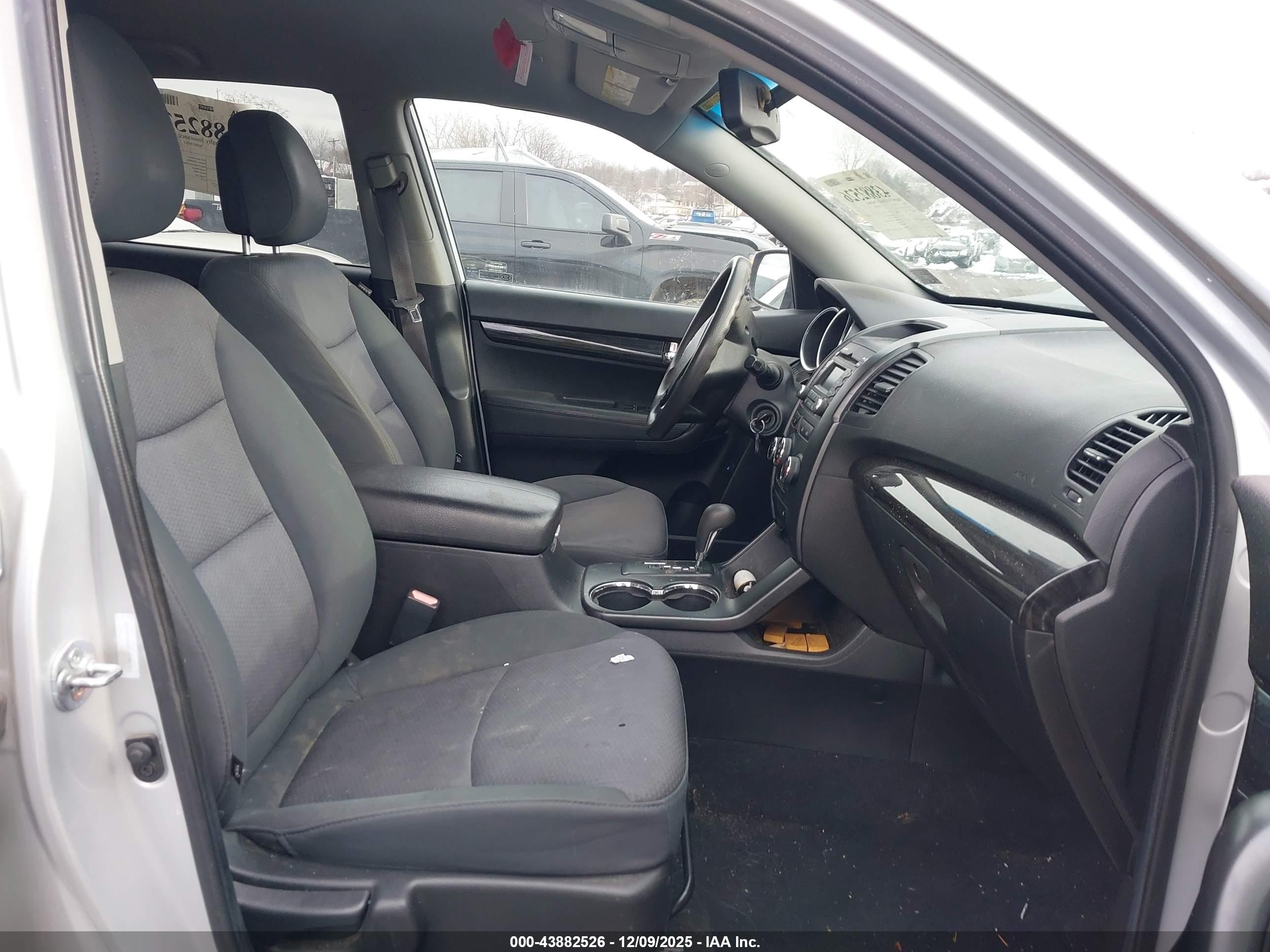 KIA SORENTO image 5