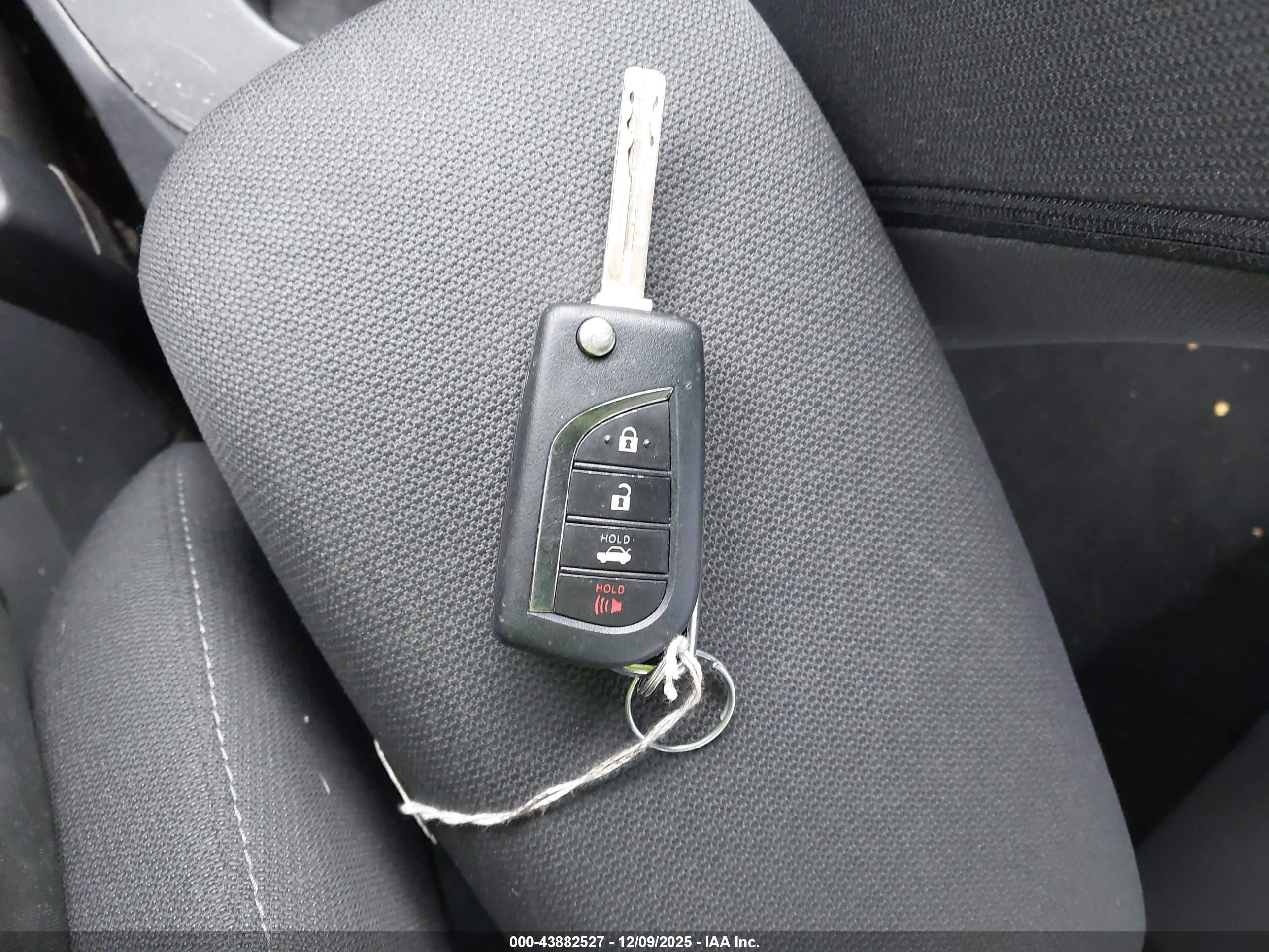 TOYOTA COROLLA image 11