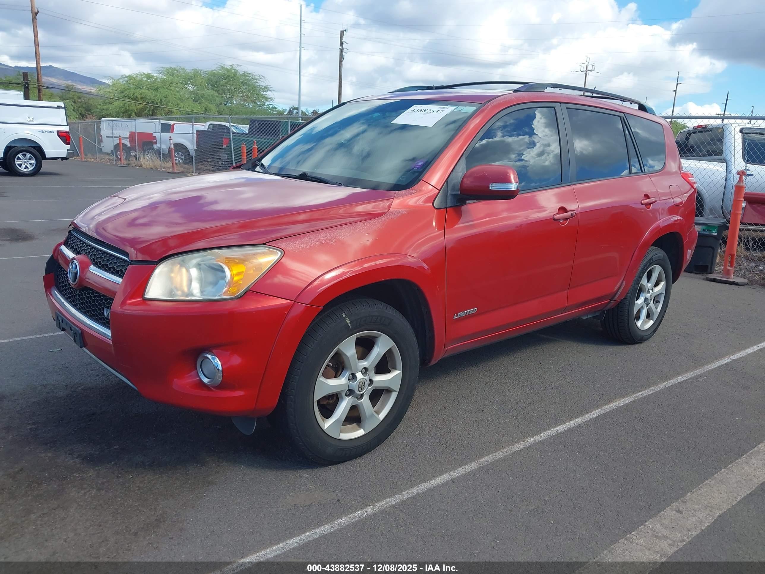 TOYOTA RAV4 image 2