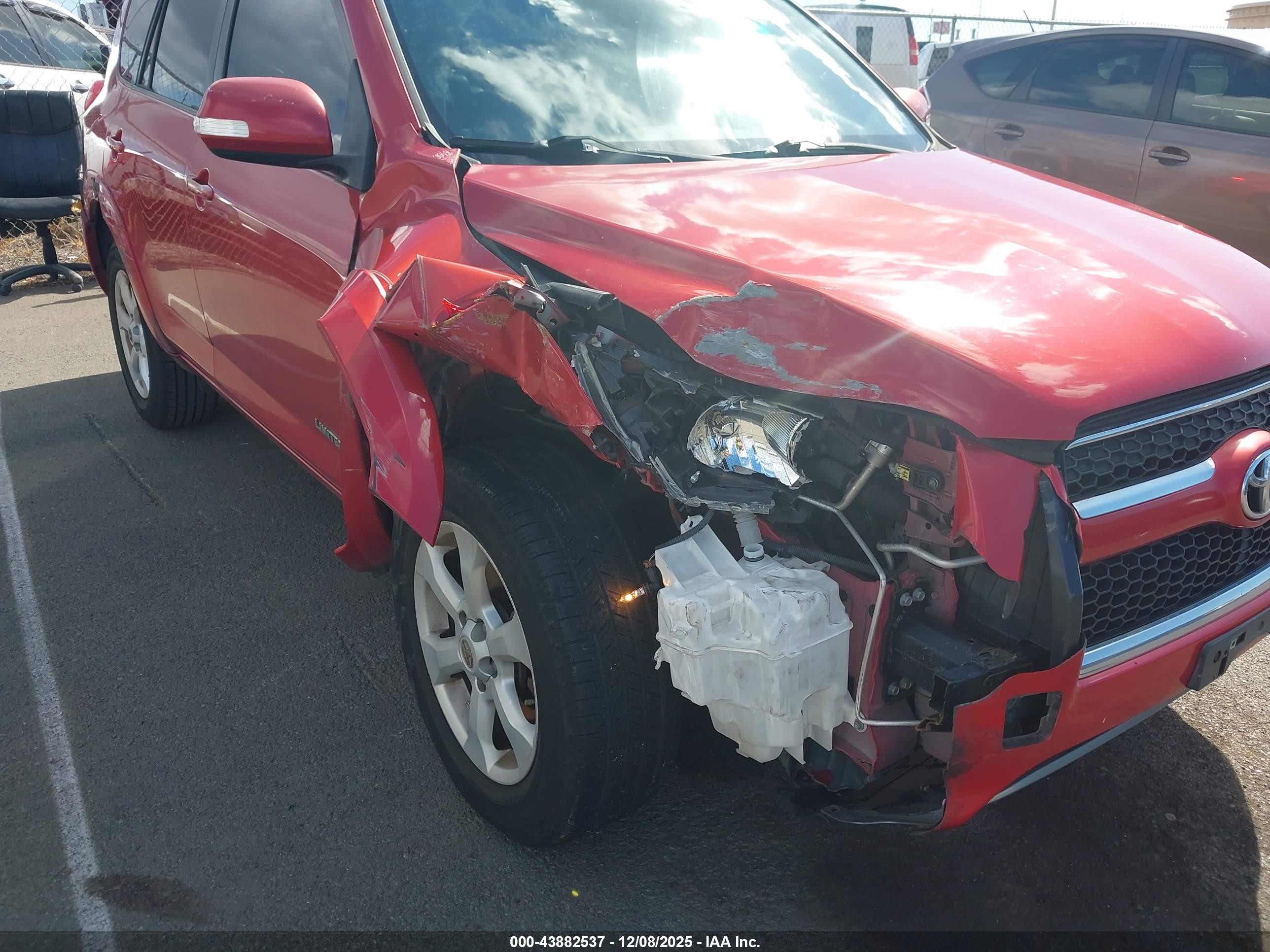 TOYOTA RAV4 image 6