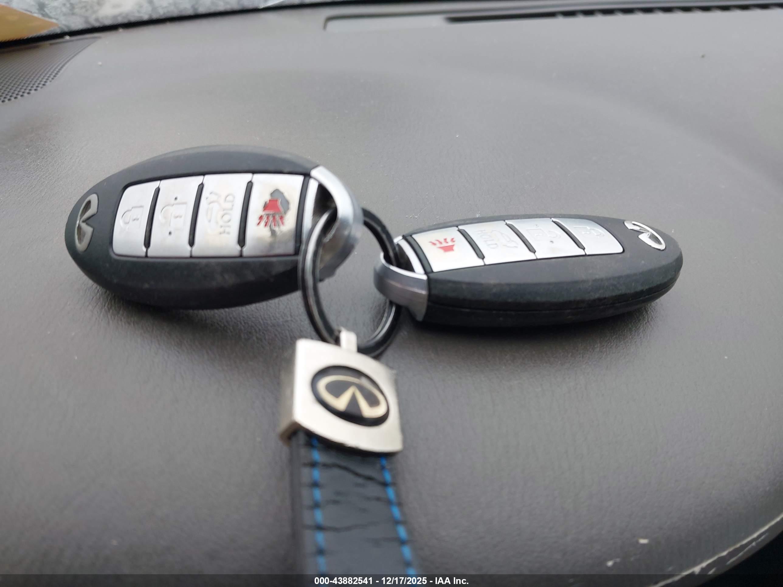 INFINITI QX56 image 11