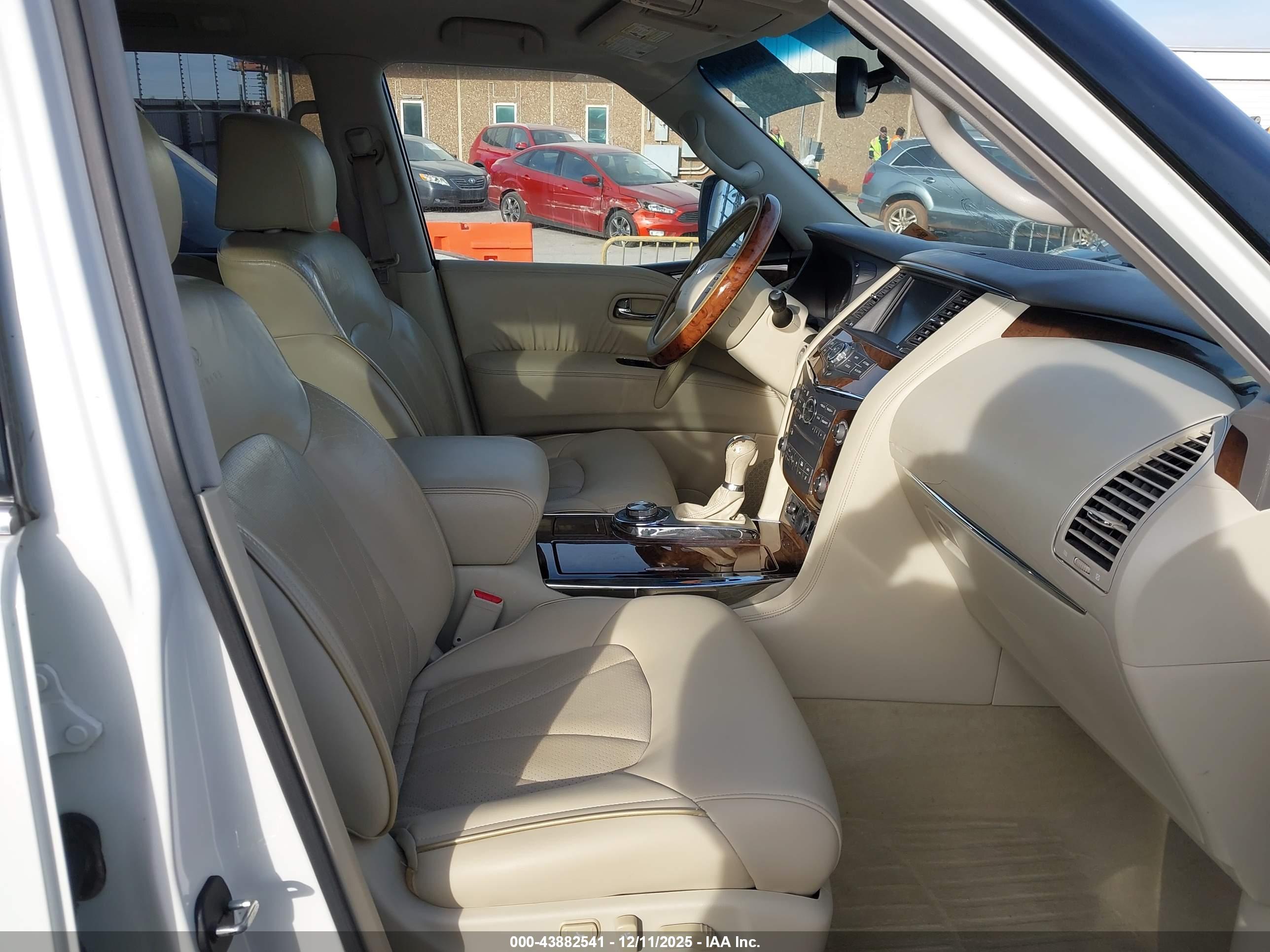 INFINITI QX56 image 5