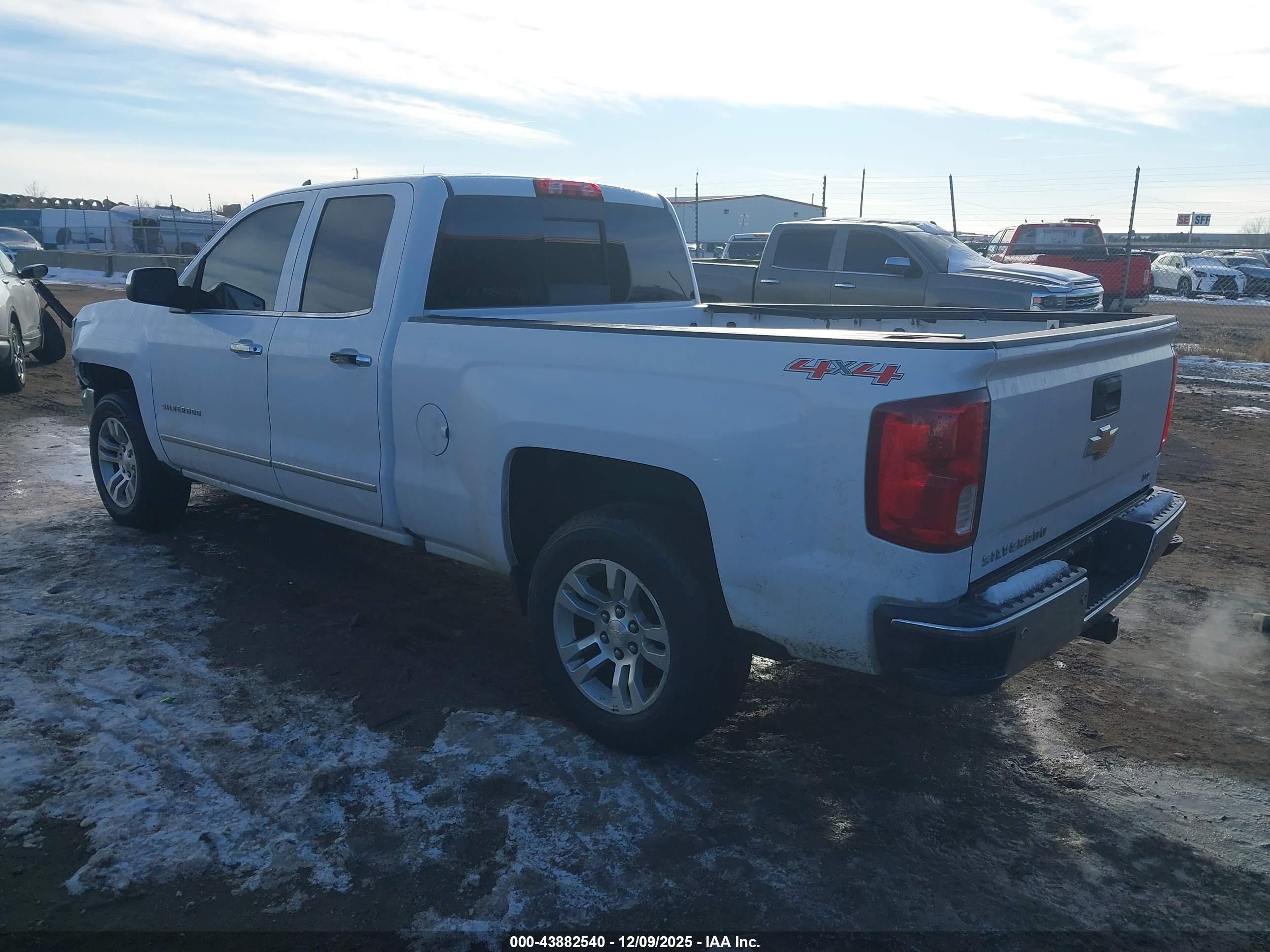 CHEVROLET SILVERADO image 3