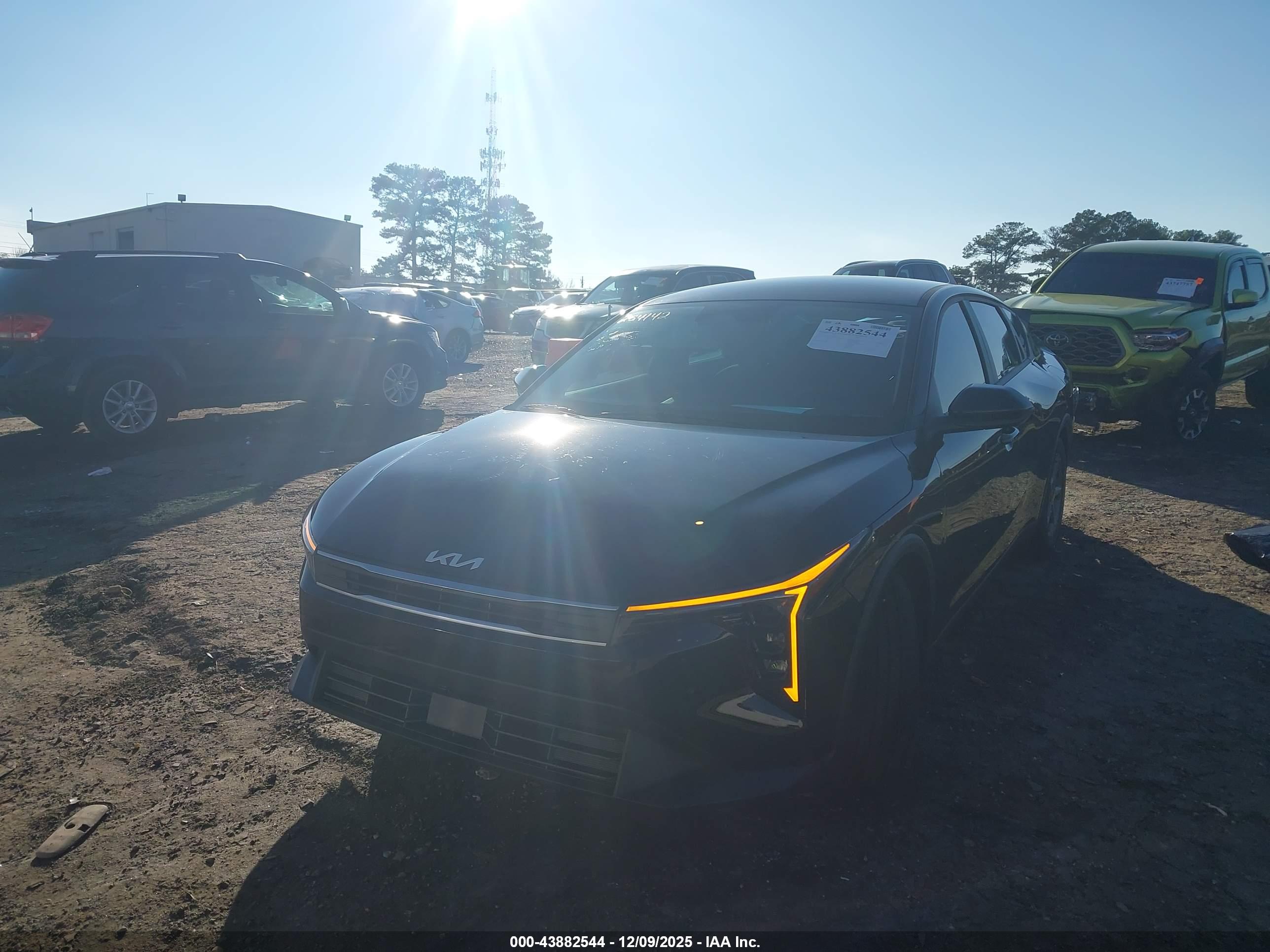 KIA K4 image 2