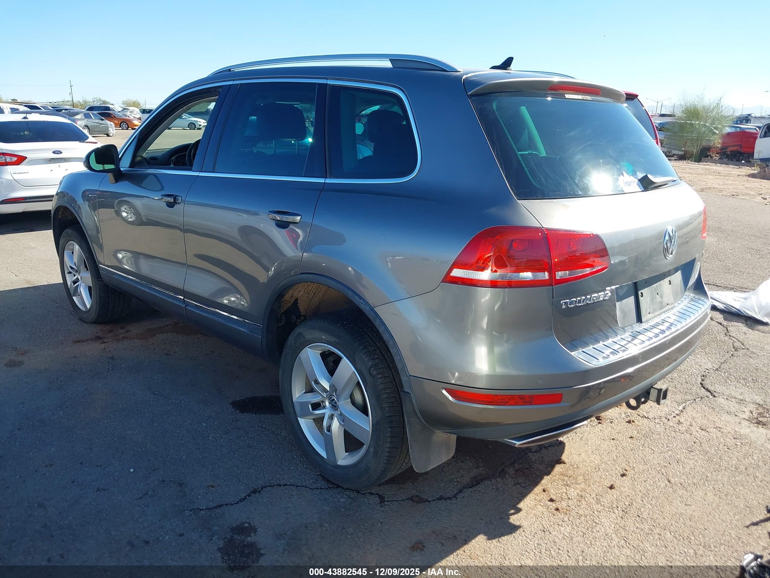 VOLKSWAGEN TOUAREG image 3