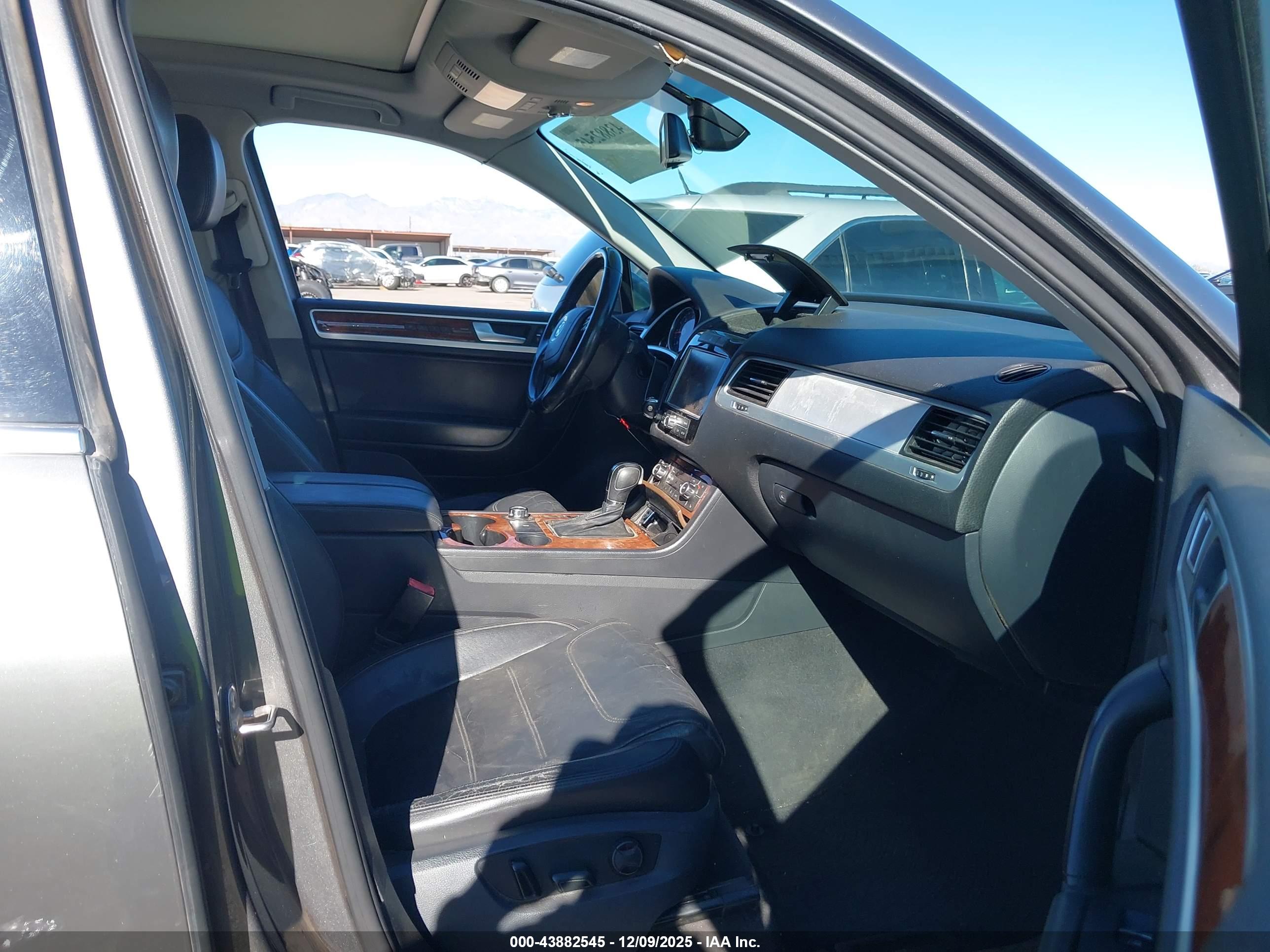 VOLKSWAGEN TOUAREG image 5