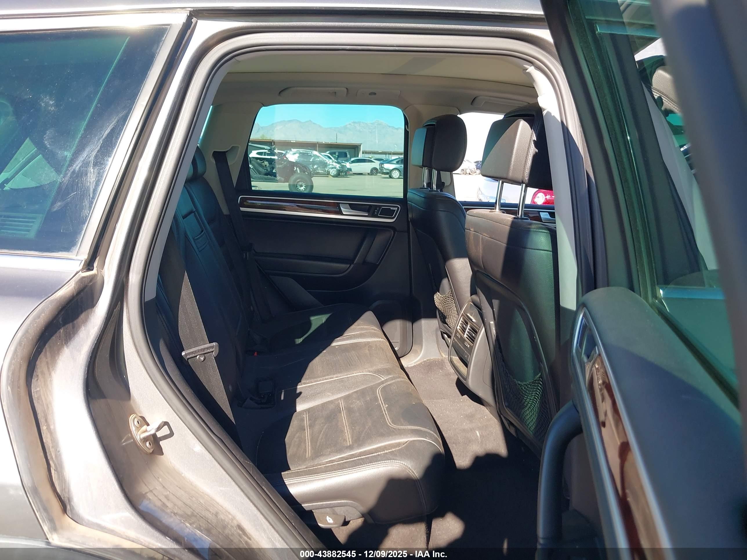 VOLKSWAGEN TOUAREG image 8