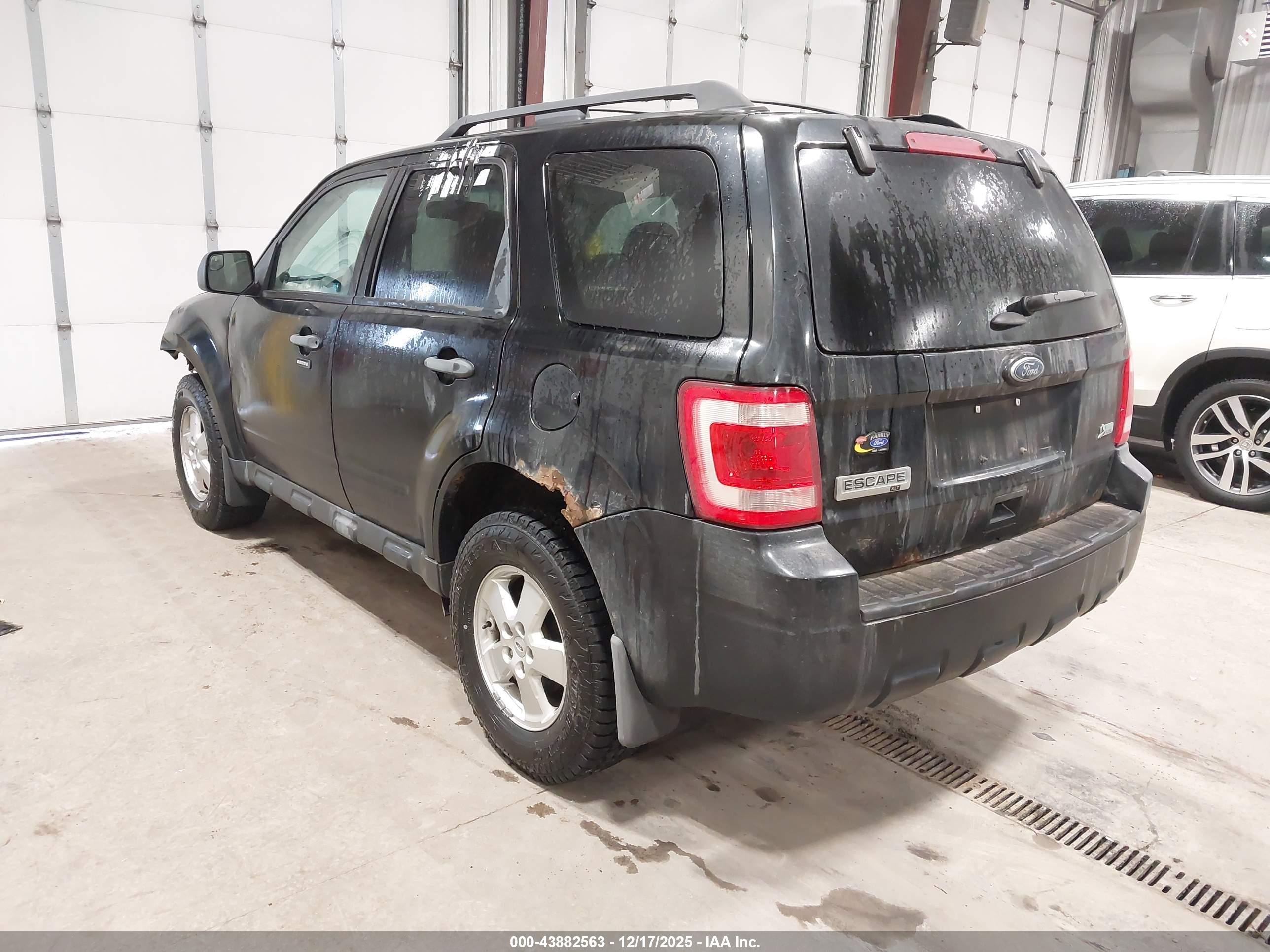 FORD ESCAPE image 3