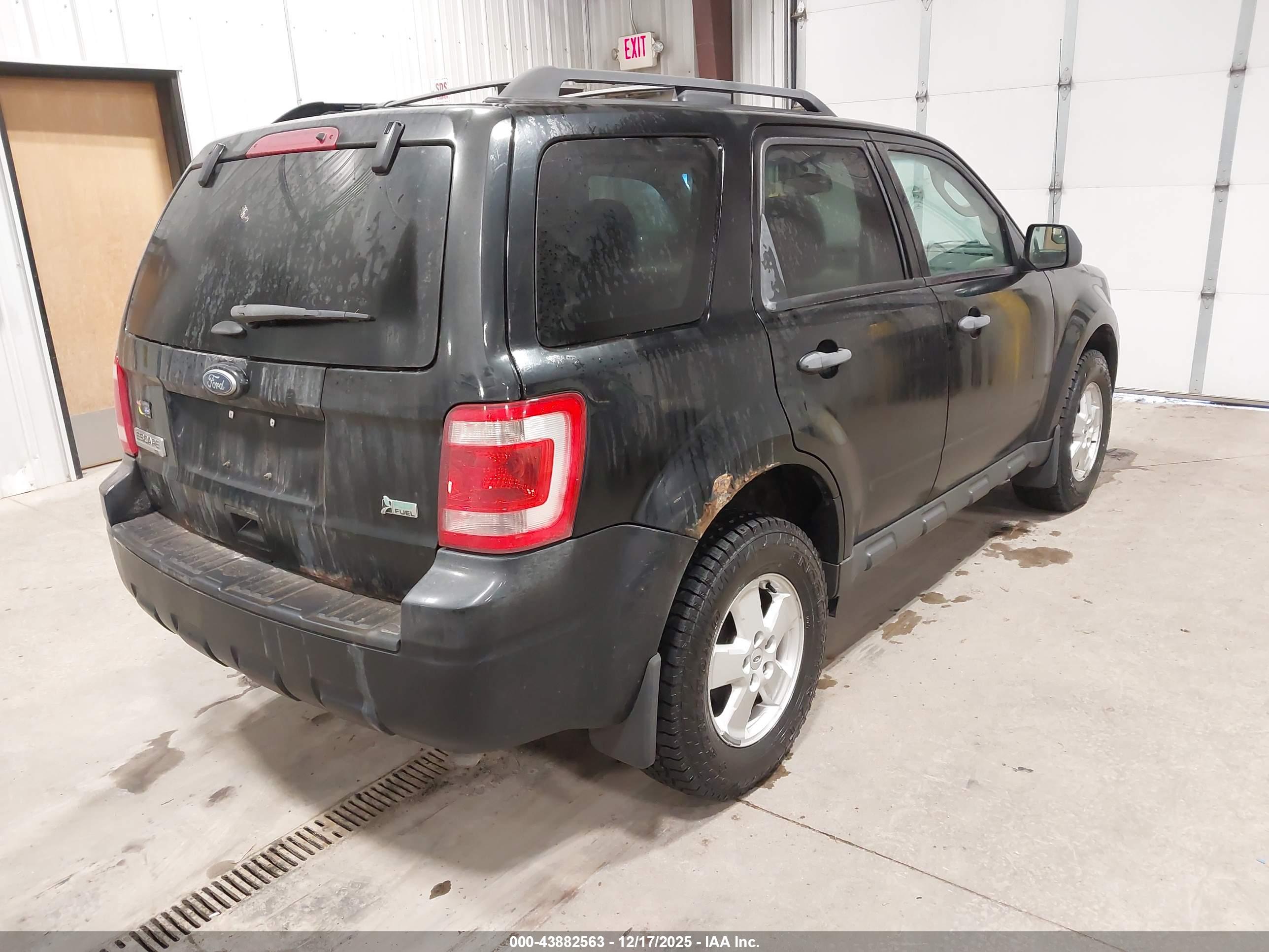 FORD ESCAPE image 4