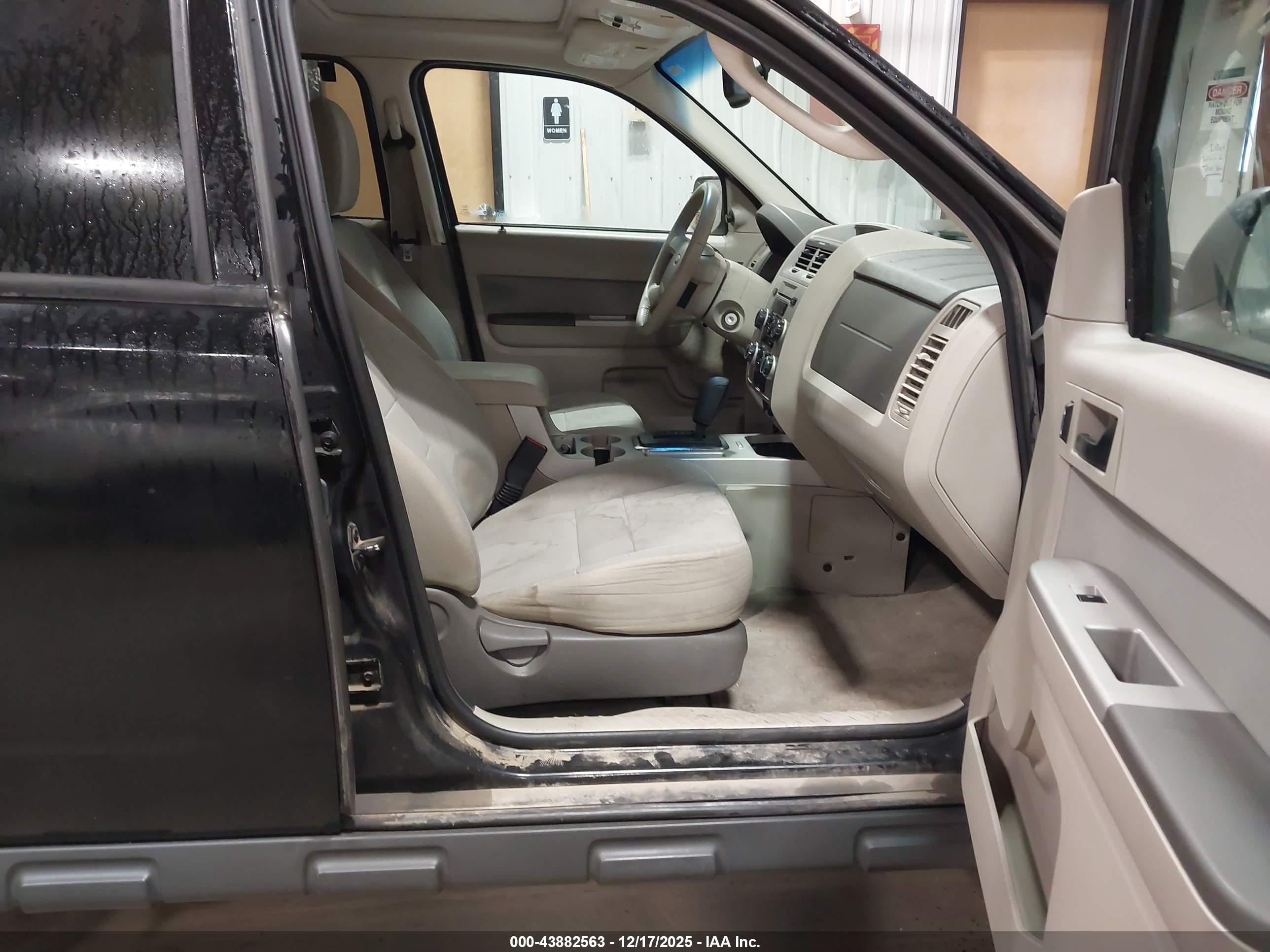 FORD ESCAPE image 5