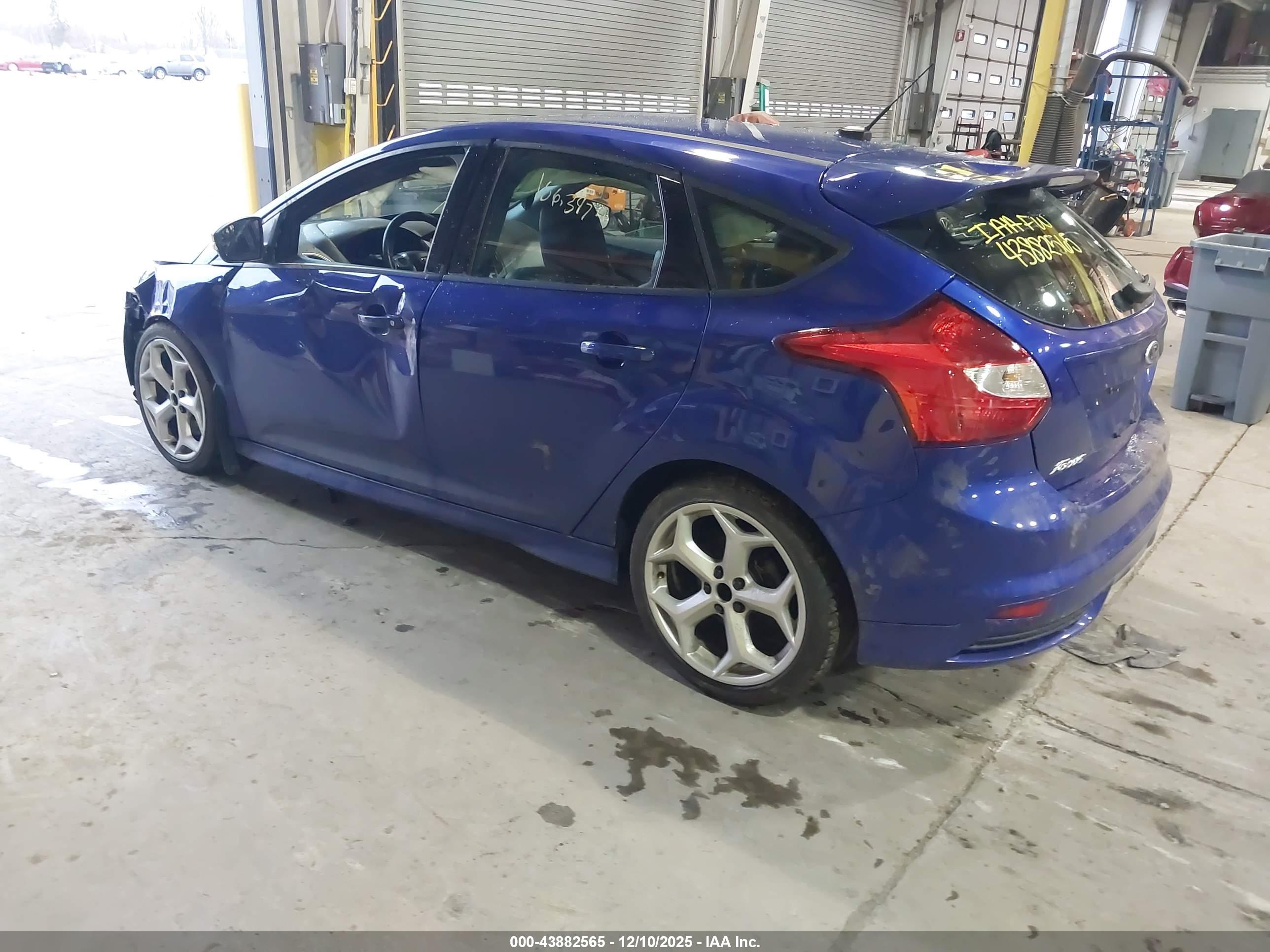 FORD FOCUS image 3