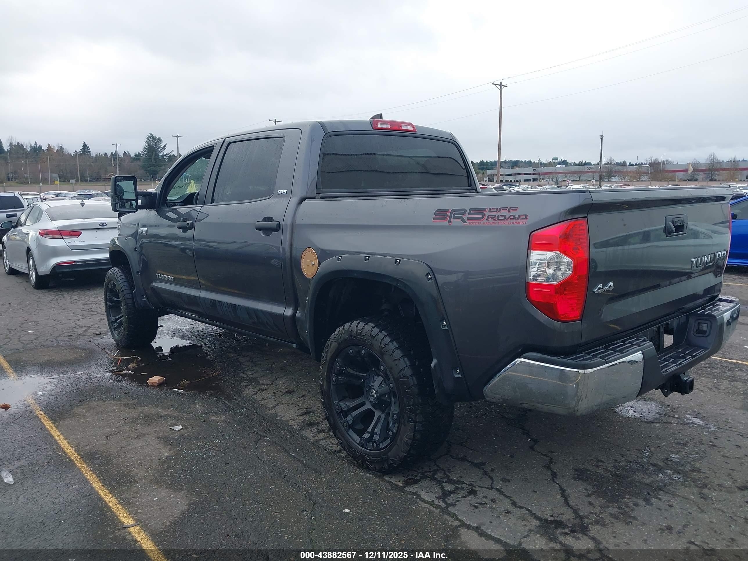 TOYOTA TUNDRA image 3